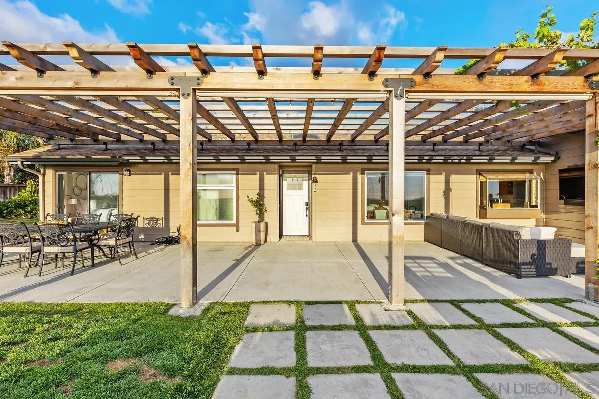 https://cdn.realtyfeed.com/cdn/127/260013516/6daffcec4ba91d1508e7818cb0436861.webp