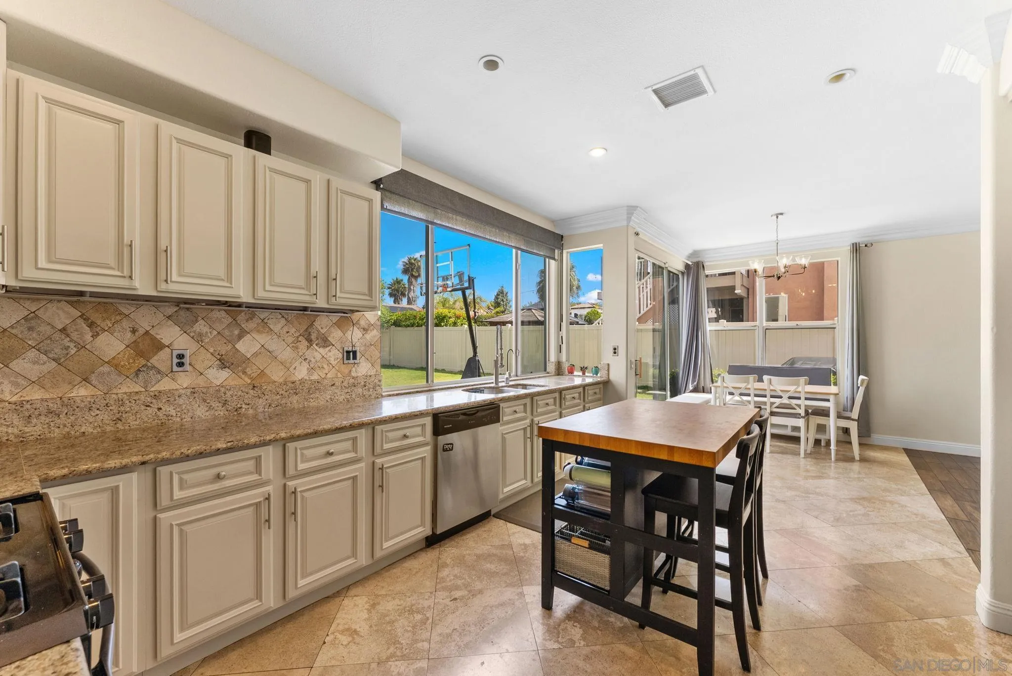 https://cdn.realtyfeed.com/cdn/127/260013518/0464bc600ffd0006f99bce9fa687b18c.webp