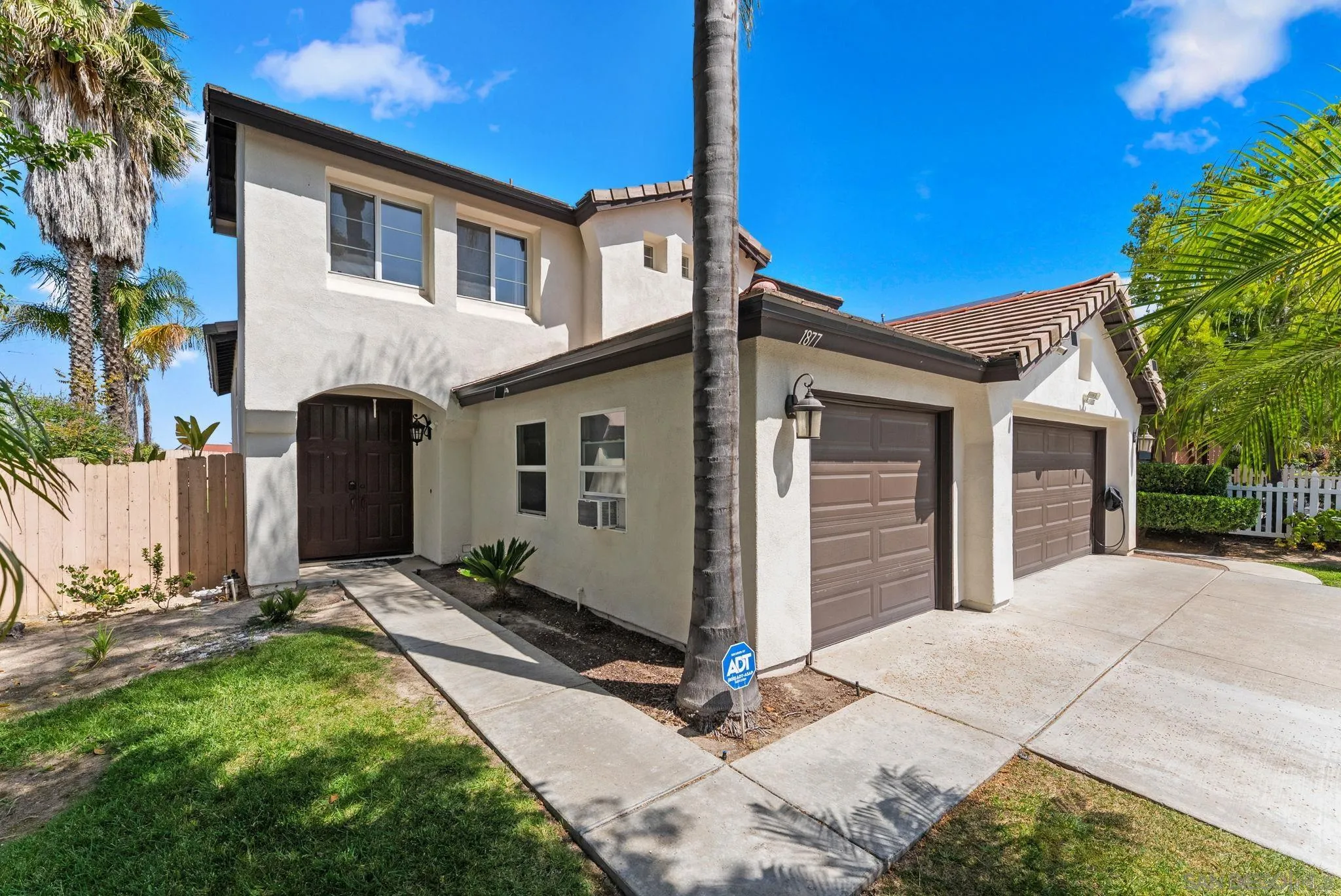https://cdn.realtyfeed.com/cdn/127/260013518/08e3a1d80b09f4f877b872808fd2ac35.webp