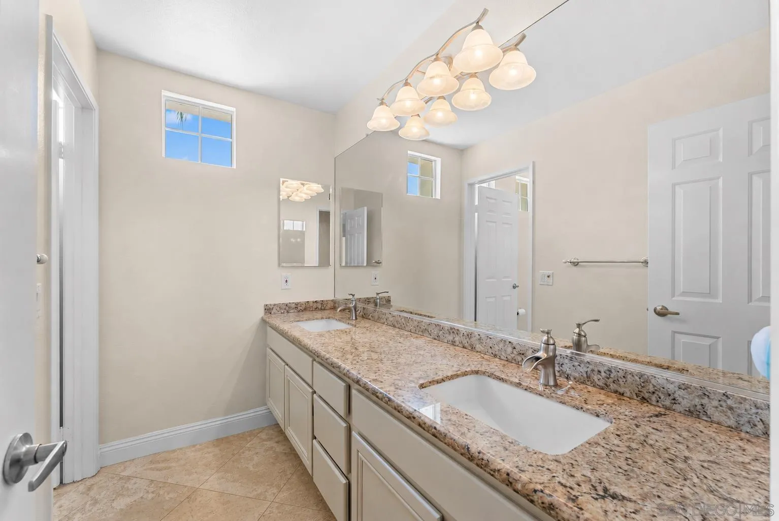 https://cdn.realtyfeed.com/cdn/127/260013518/2824dce7154ea4ad2156ad3178776f86.webp