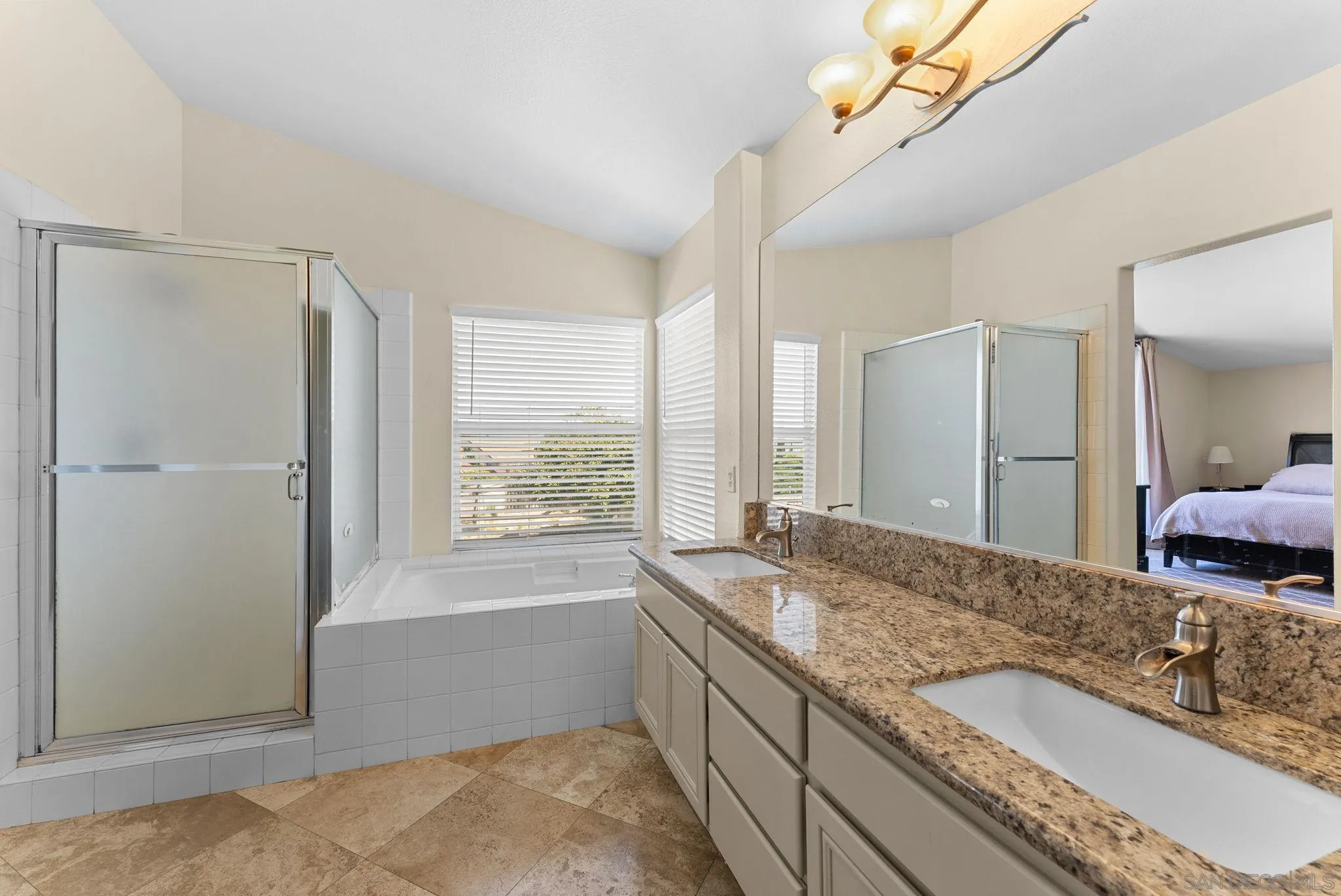 https://cdn.realtyfeed.com/cdn/127/260013518/56f06a7af0ee3f4263c1fc18f5bb1743.webp
