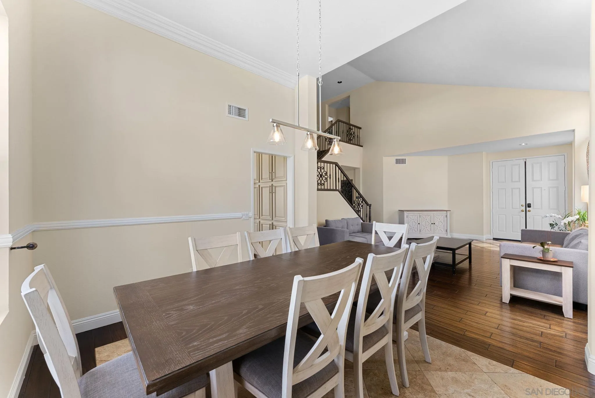 https://cdn.realtyfeed.com/cdn/127/260013518/587ba1c0709dac1baa56a7e3810dc9f9.webp