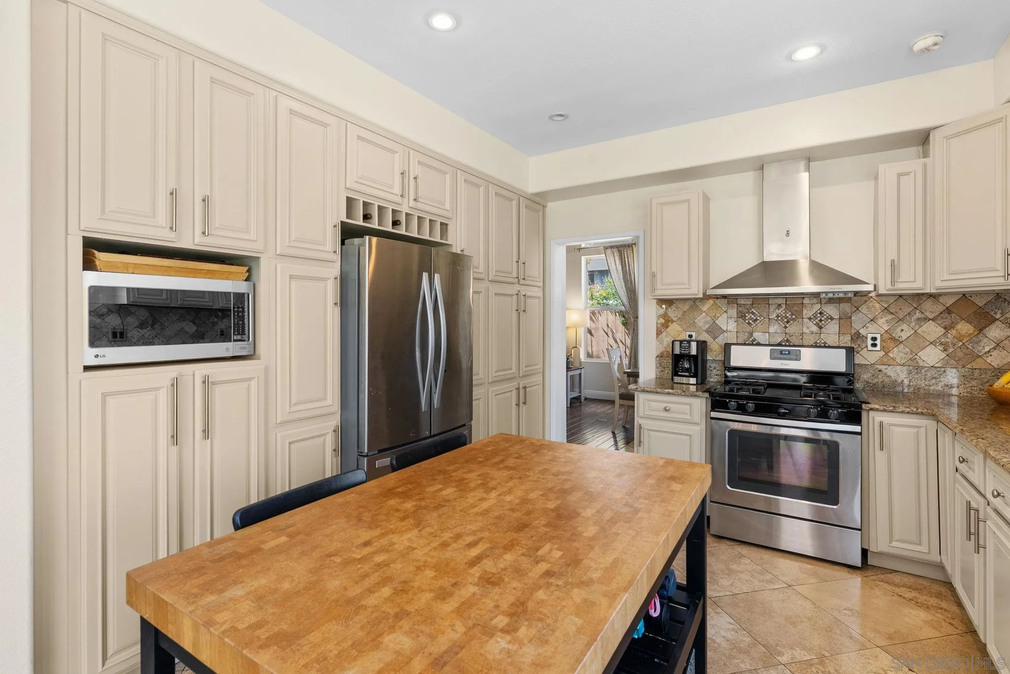 https://cdn.realtyfeed.com/cdn/127/260013518/d2c8622c072ef76f3f3f4f2ec49a450f.webp