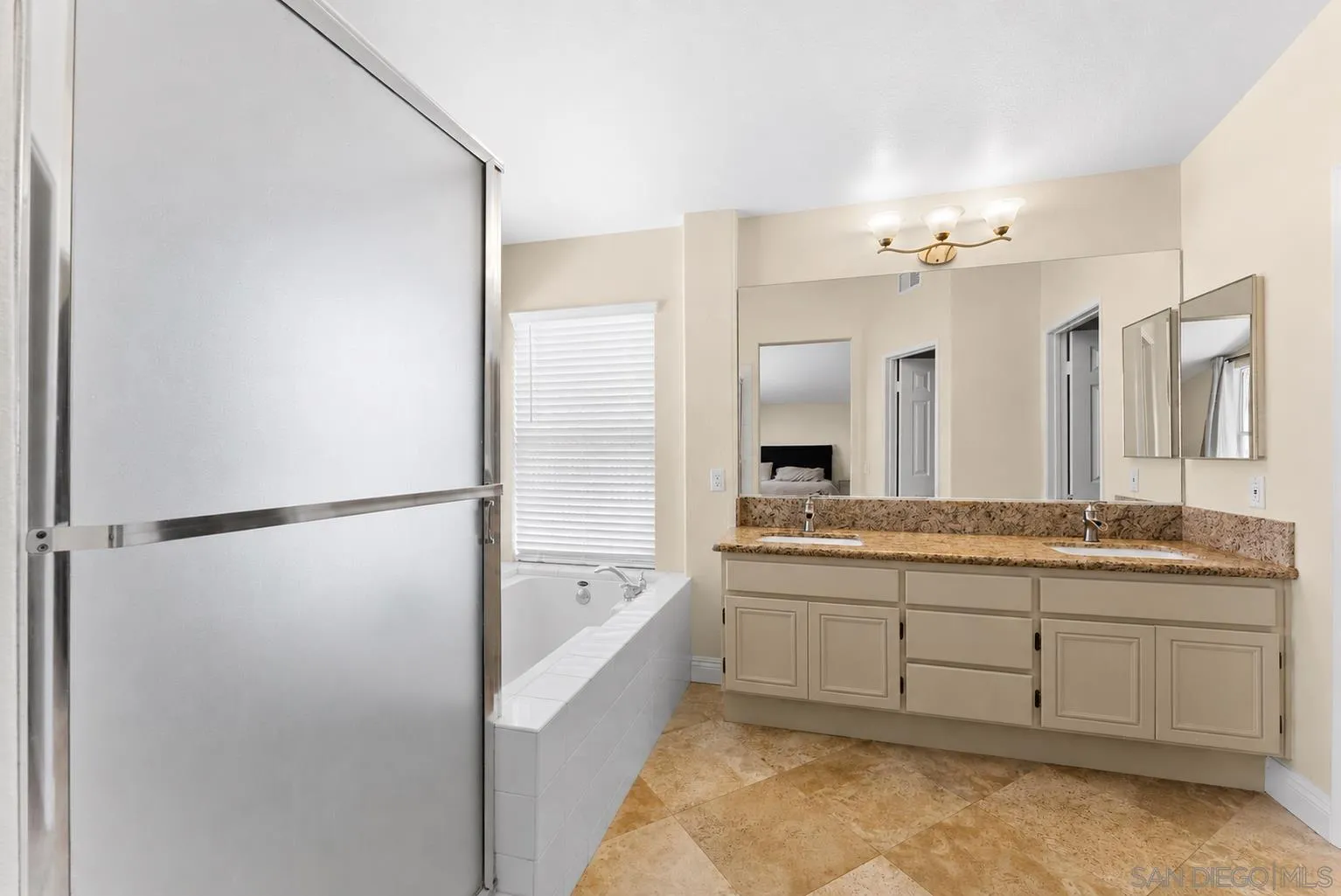 https://cdn.realtyfeed.com/cdn/127/260013518/fc7e6756dd52d8a0345e8a86ae0768b7.webp