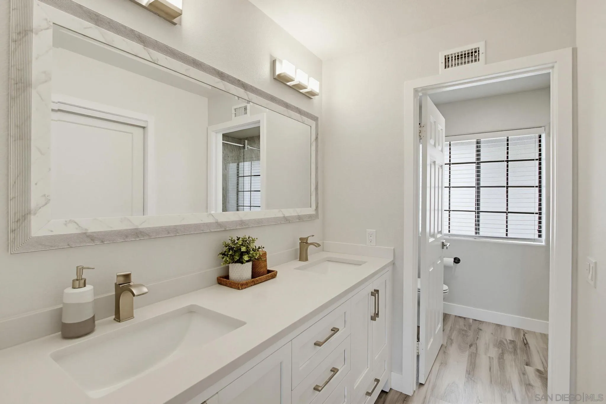 https://cdn.realtyfeed.com/cdn/127/260013522/7bfc192a1010e562a56941c9a66ec4eb.webp