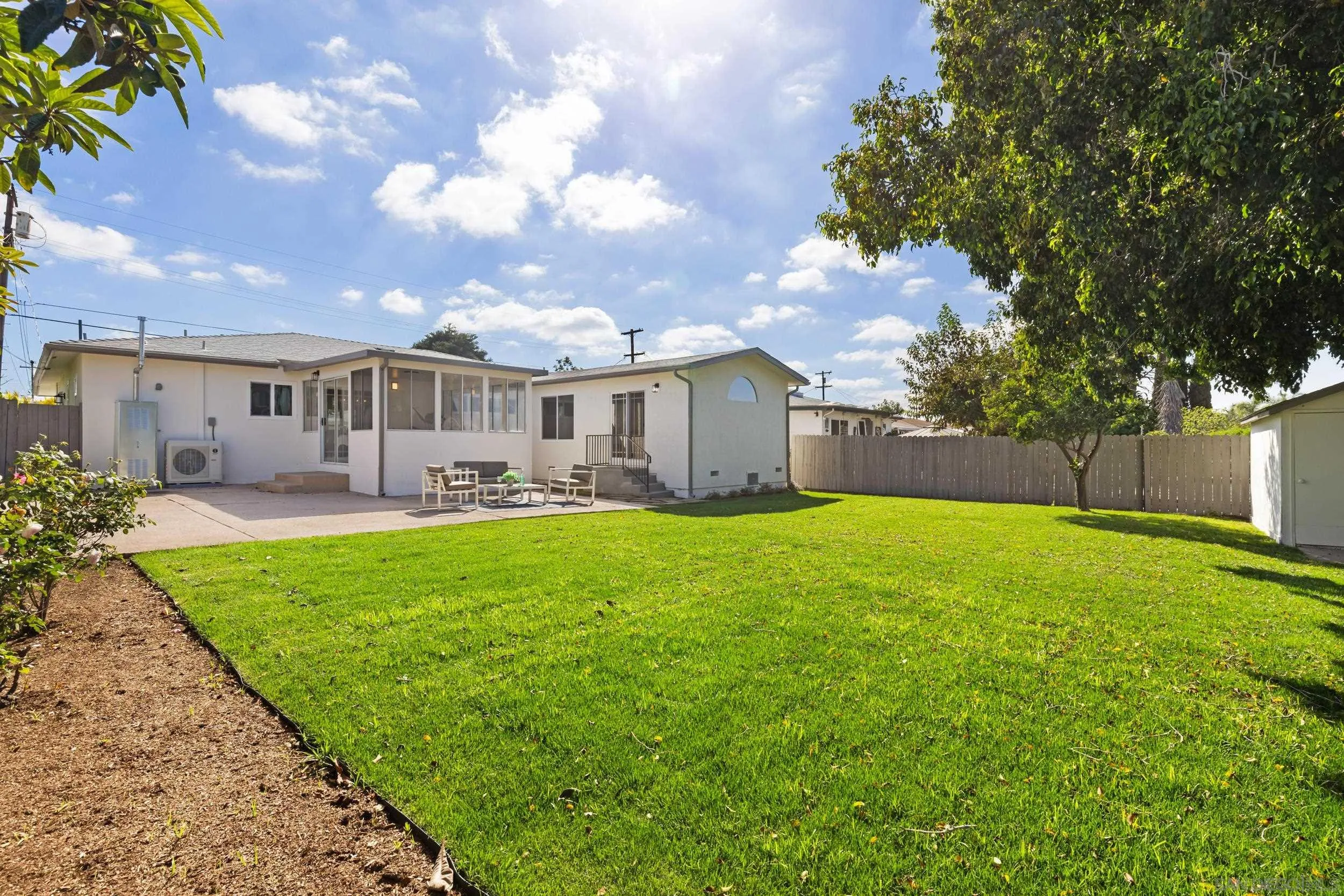https://cdn.realtyfeed.com/cdn/127/260013524/6dbbb84f70dcbbddf818e67fc6b2294b.webp