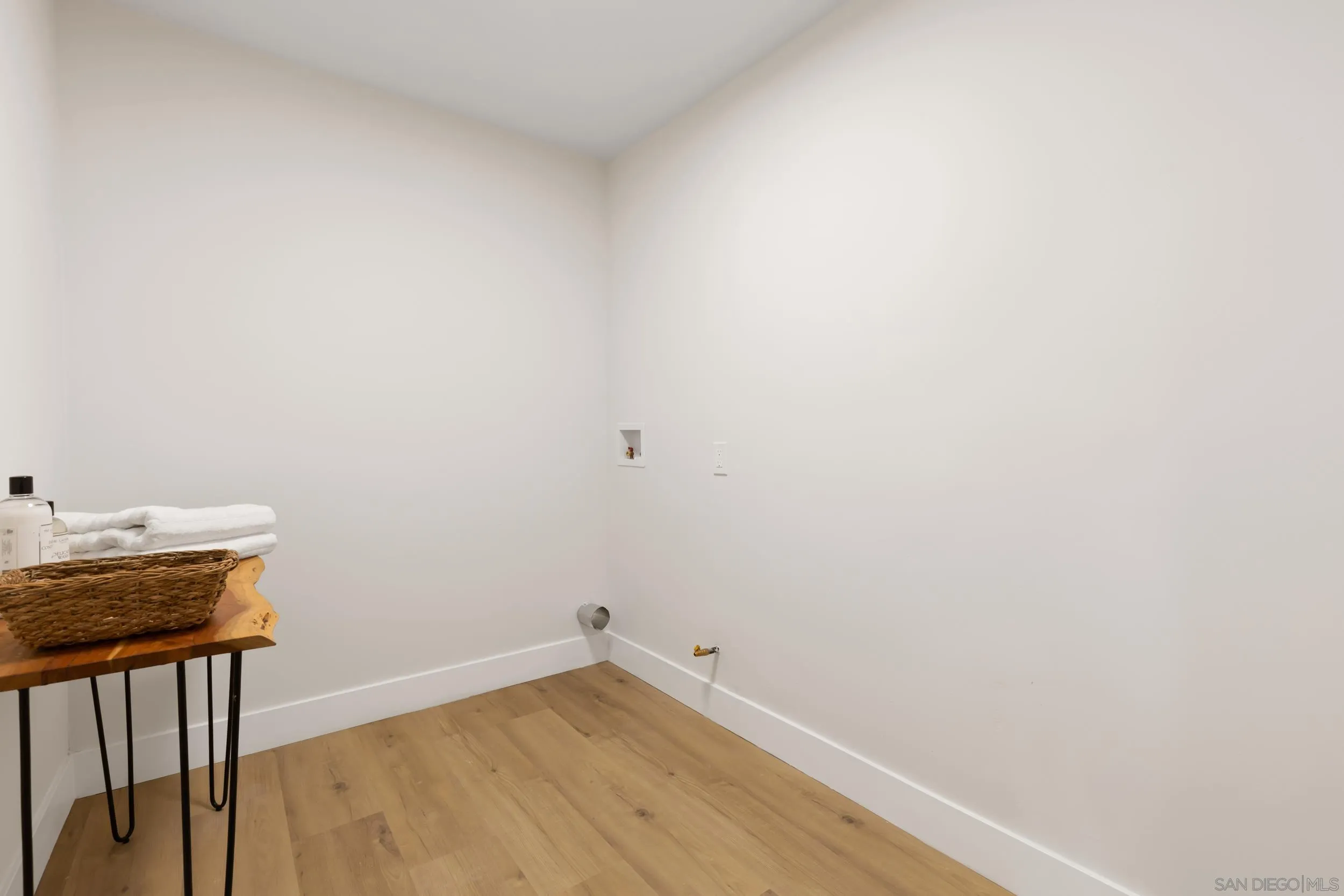 https://cdn.realtyfeed.com/cdn/127/260013524/f766fdc17bf4005b6c3ea1cb4b35d0f6.webp