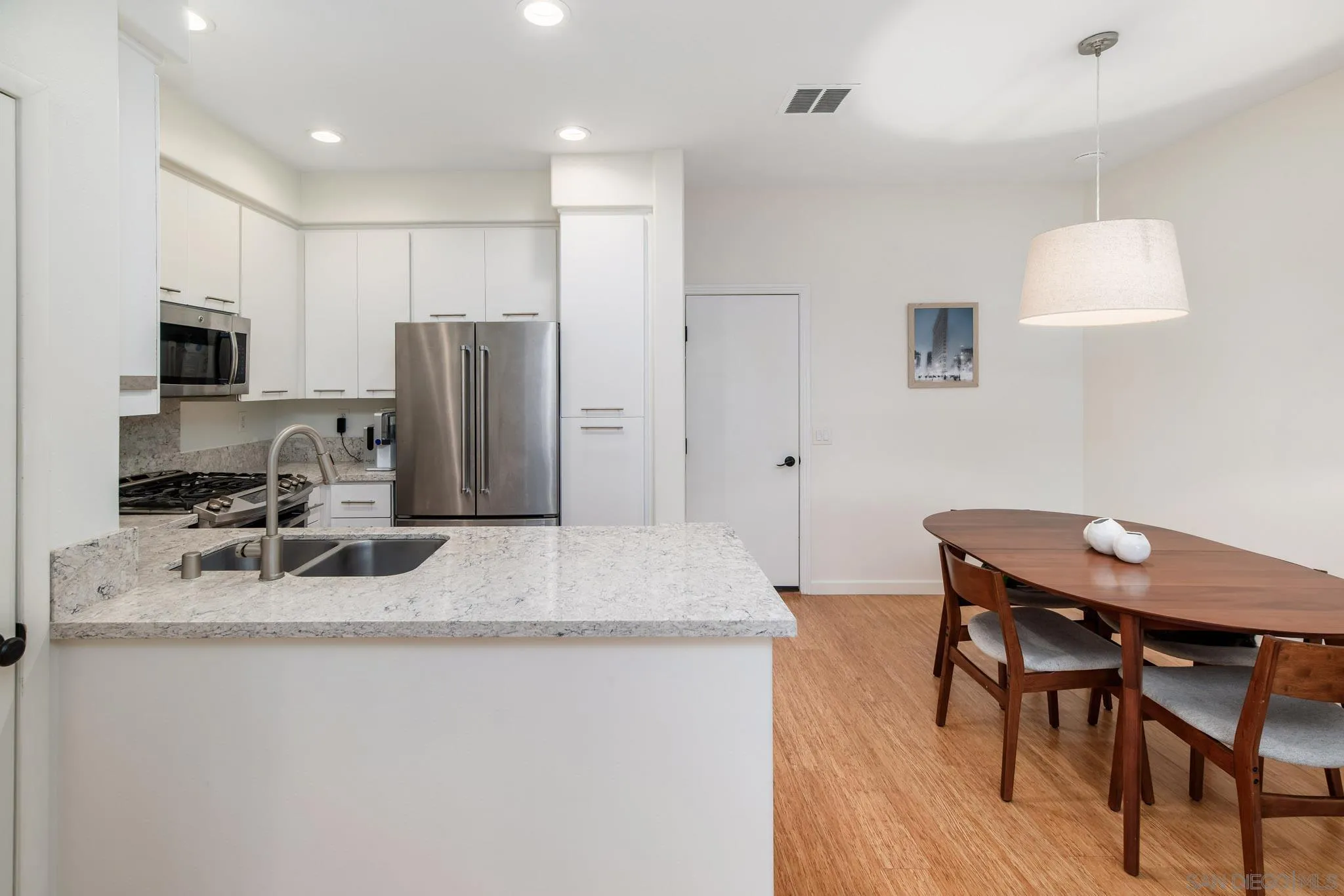 Photo #8: 260013526 Listing: Photo #8
