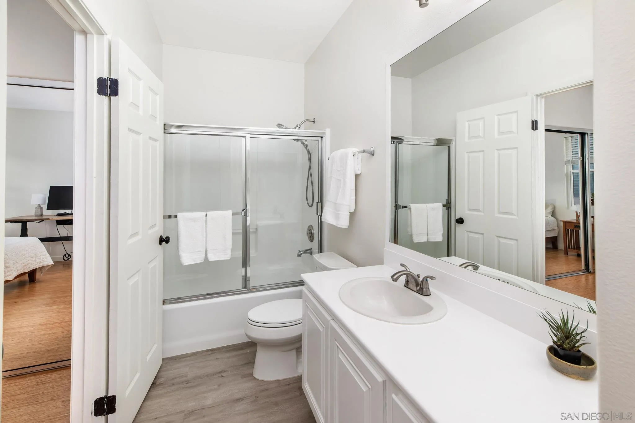 Photo #23: 260013526 Listing: Photo #23