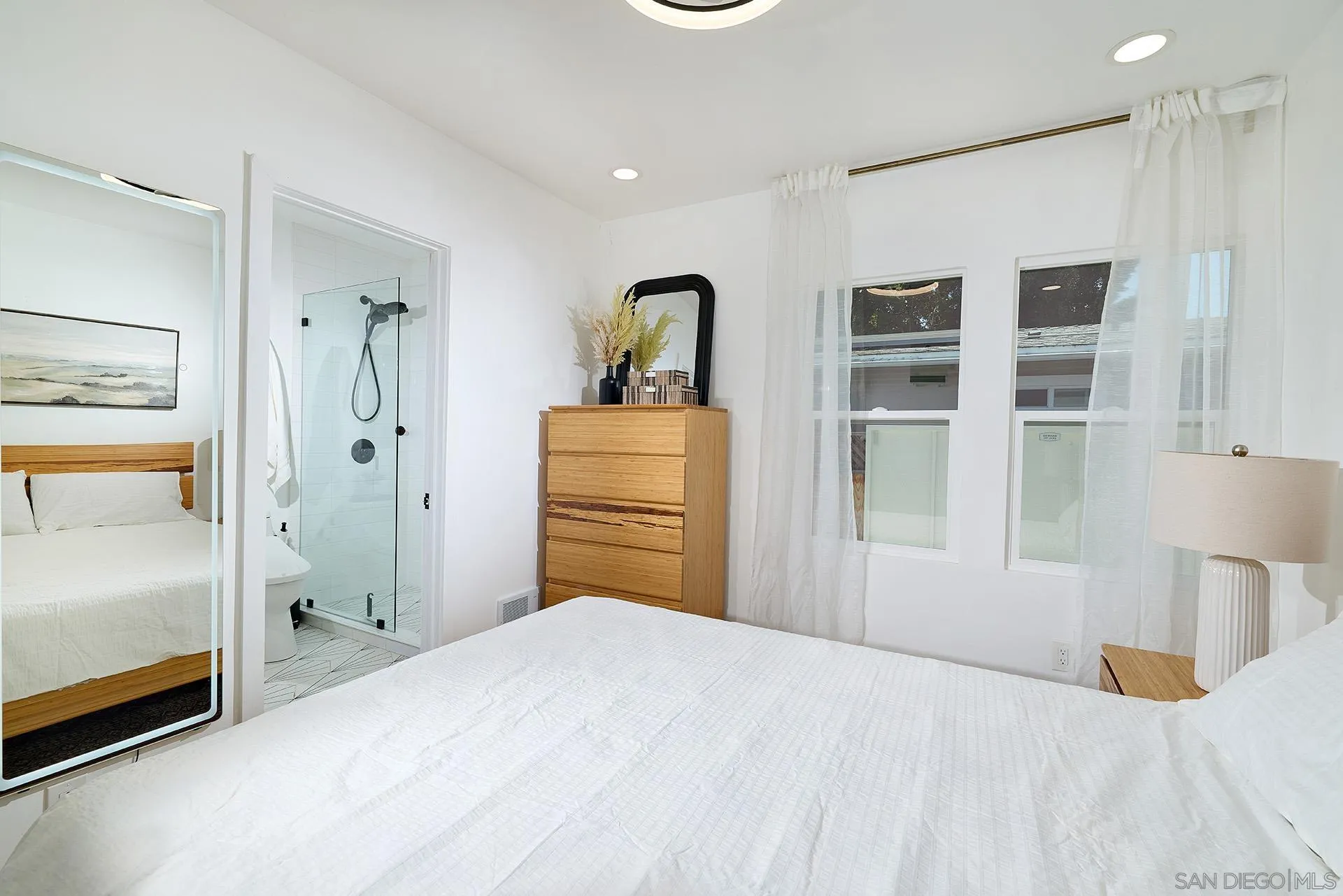 https://cdn.realtyfeed.com/cdn/127/260013530/8670f69b7e1ff47abe8cc8b3eb172360.webp