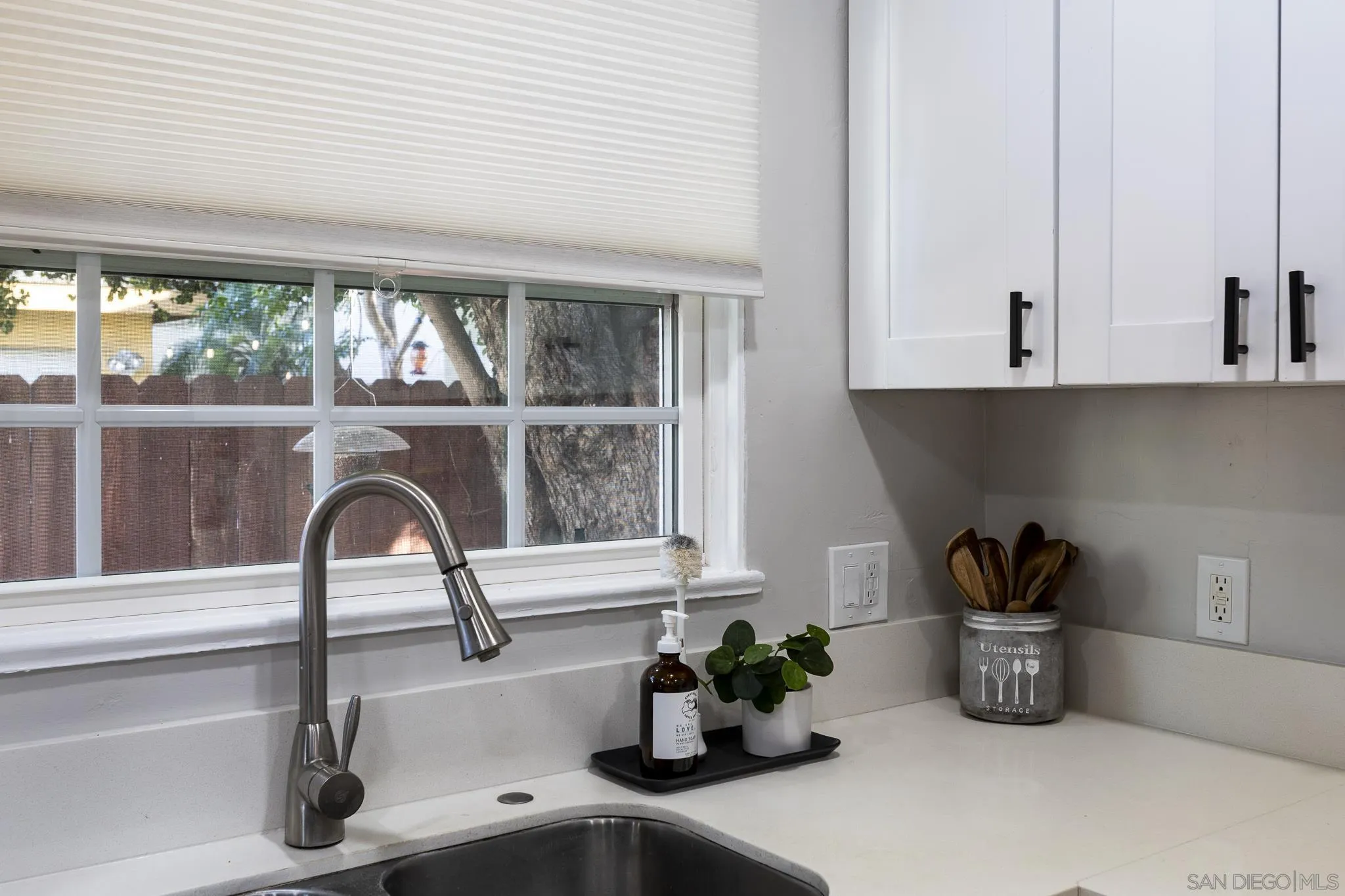 https://cdn.realtyfeed.com/cdn/127/260013532/191f86e0f940570deb904dab3b712b01.webp