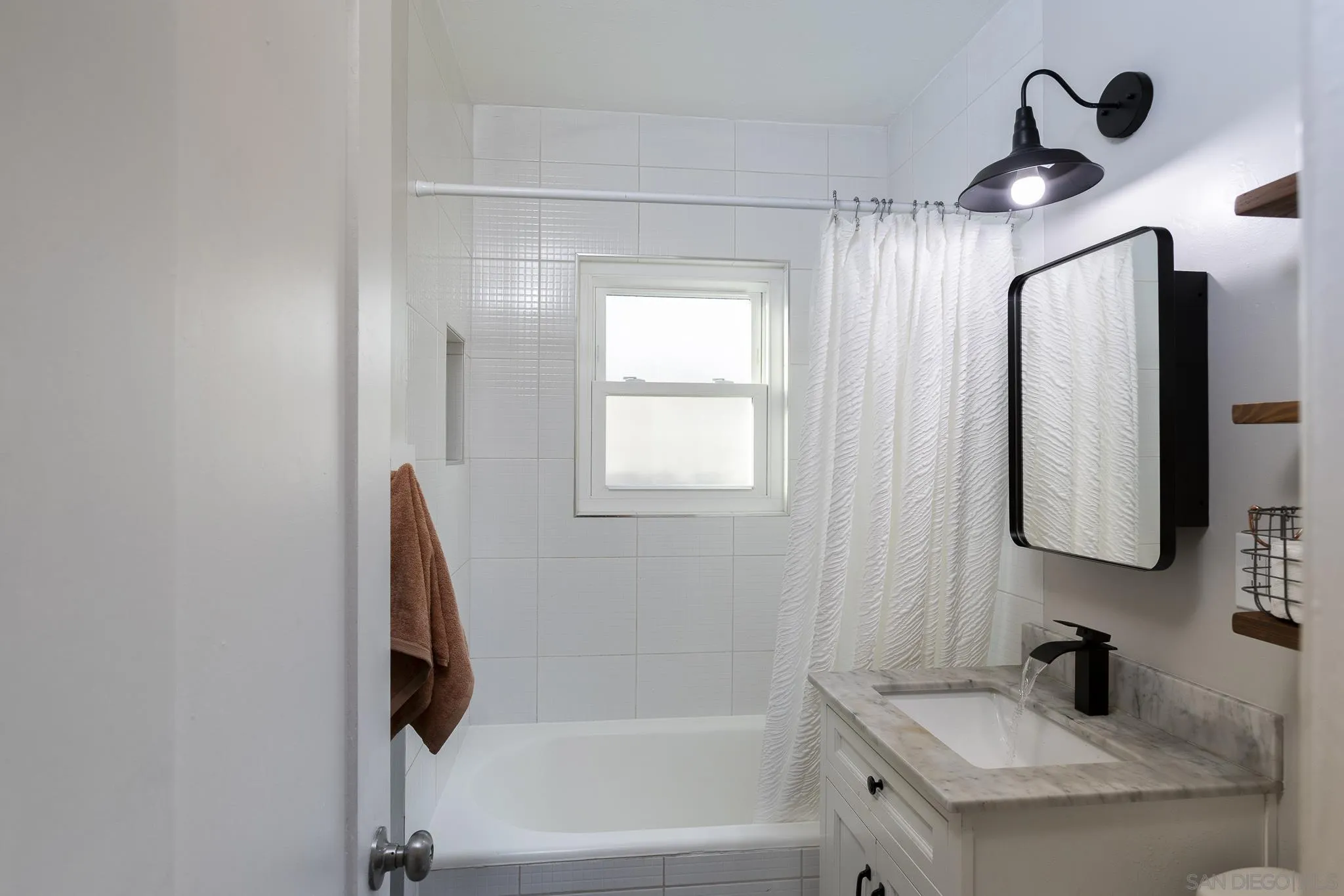 https://cdn.realtyfeed.com/cdn/127/260013532/4aa7f74f916ca4a23384cede96a5d849.webp
