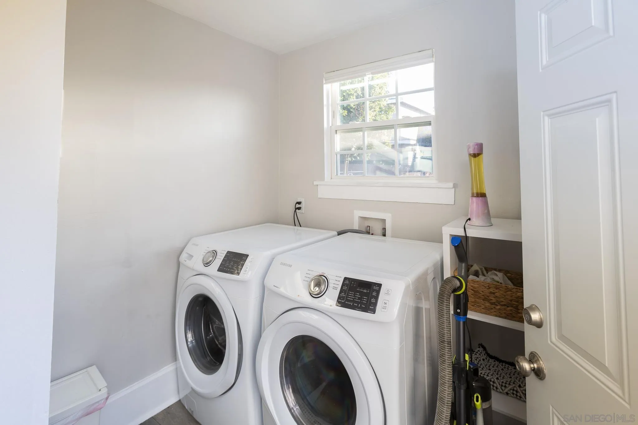 https://cdn.realtyfeed.com/cdn/127/260013532/734bf3083c8bd6683fefd4b4fc9b35cb.webp