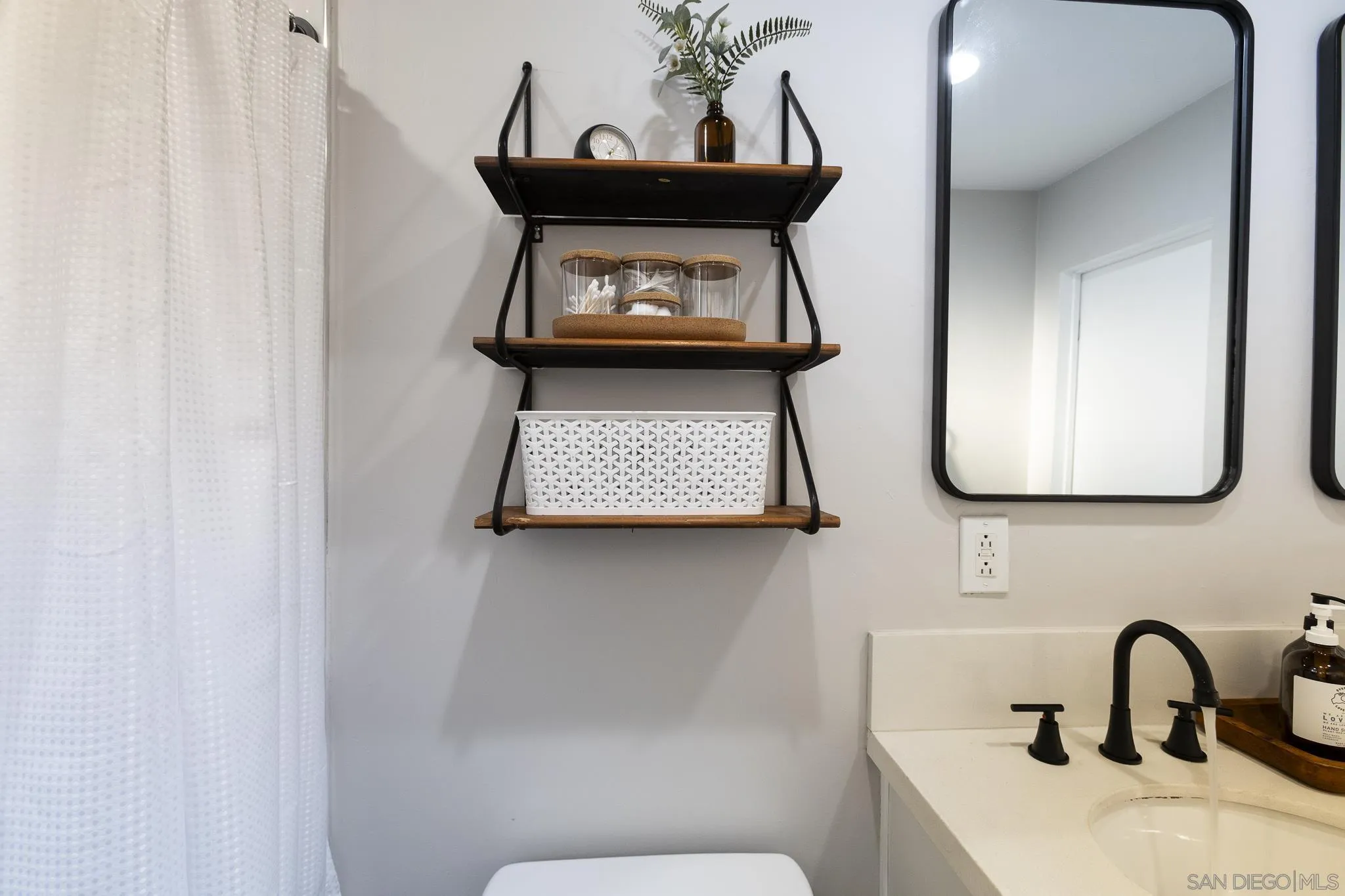 https://cdn.realtyfeed.com/cdn/127/260013532/9e6b794854d4b1eb88bb6167ecb124c6.webp