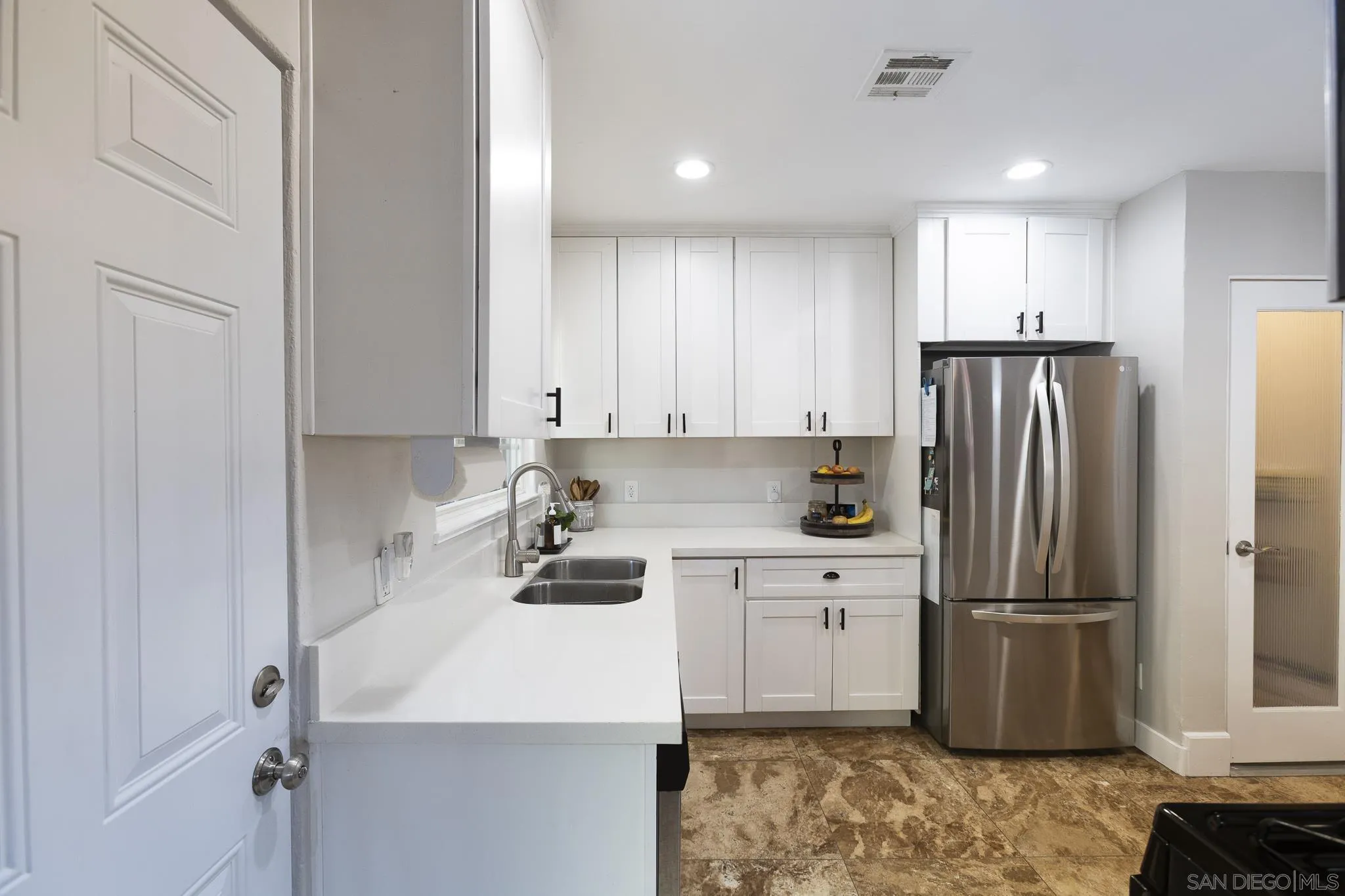 https://cdn.realtyfeed.com/cdn/127/260013532/de6541379cc948f259bc6032a741c2dc.webp