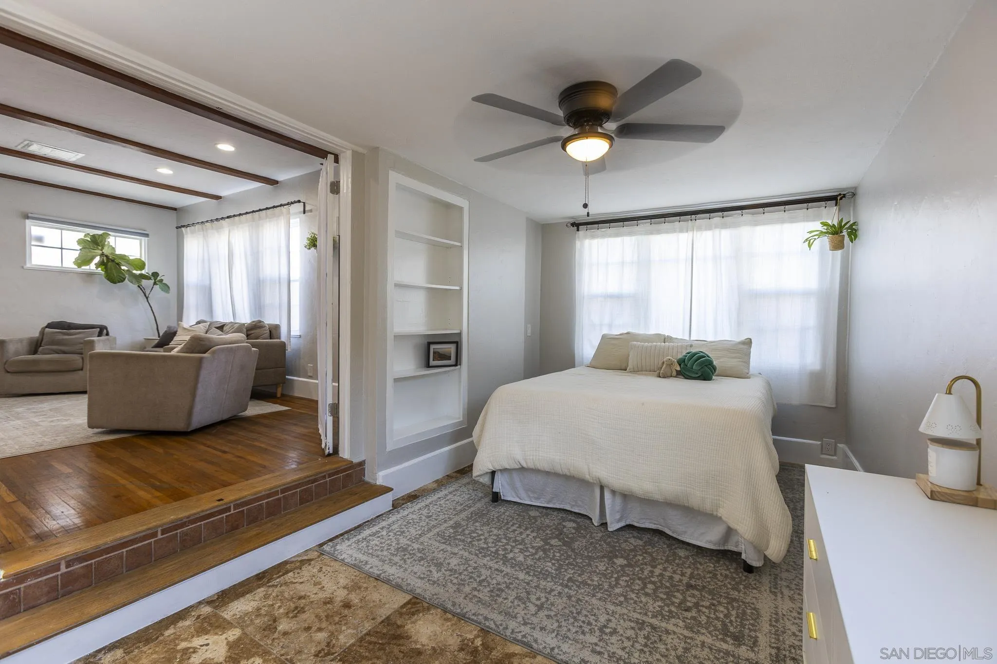 https://cdn.realtyfeed.com/cdn/127/260013532/df1df7ff99c37dfc48981536aebd8f12.webp