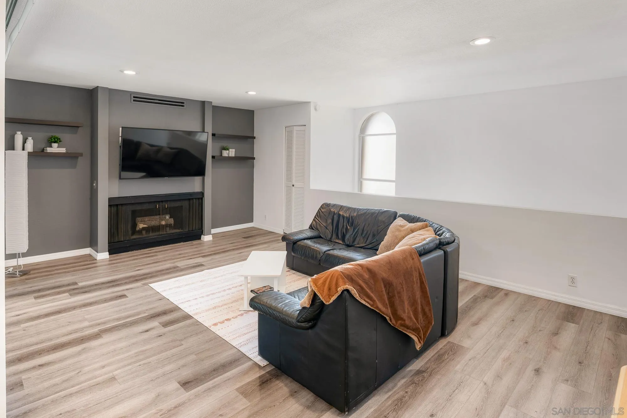 Photo #5: 260013533 Listing: Photo #5