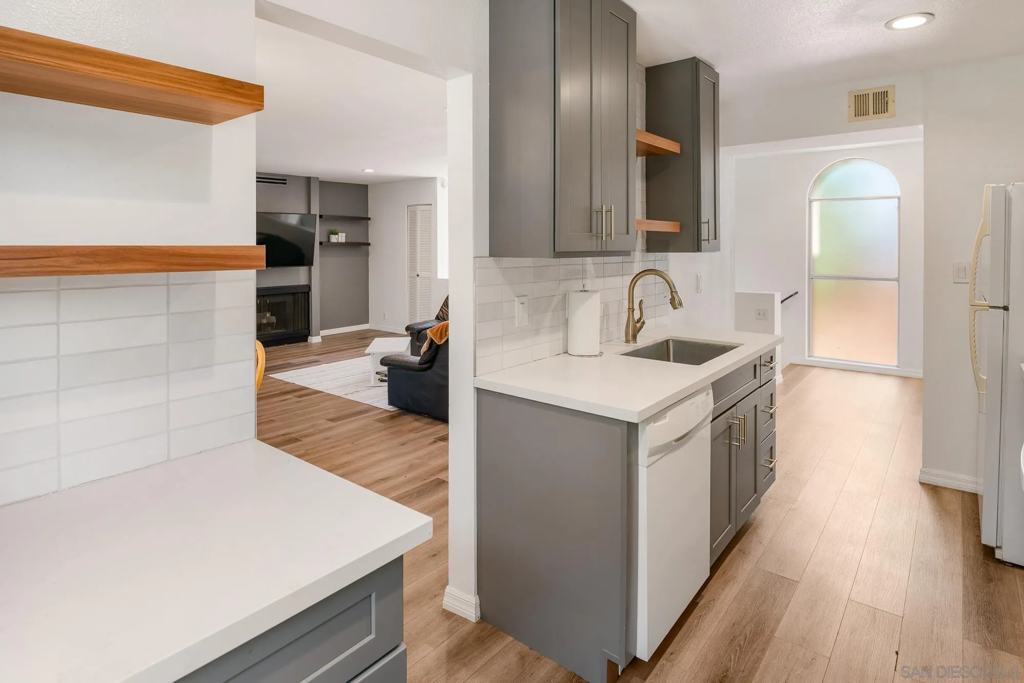 Photo #14: 260013533 Listing: Photo #14