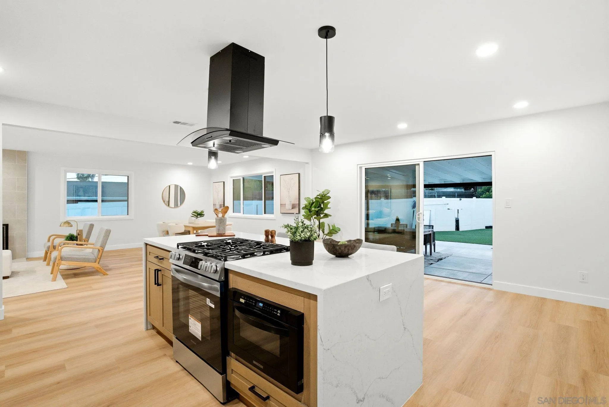 https://cdn.realtyfeed.com/cdn/127/260013535/73b3003b808a1901e1a15f9ae28fa72d.webp