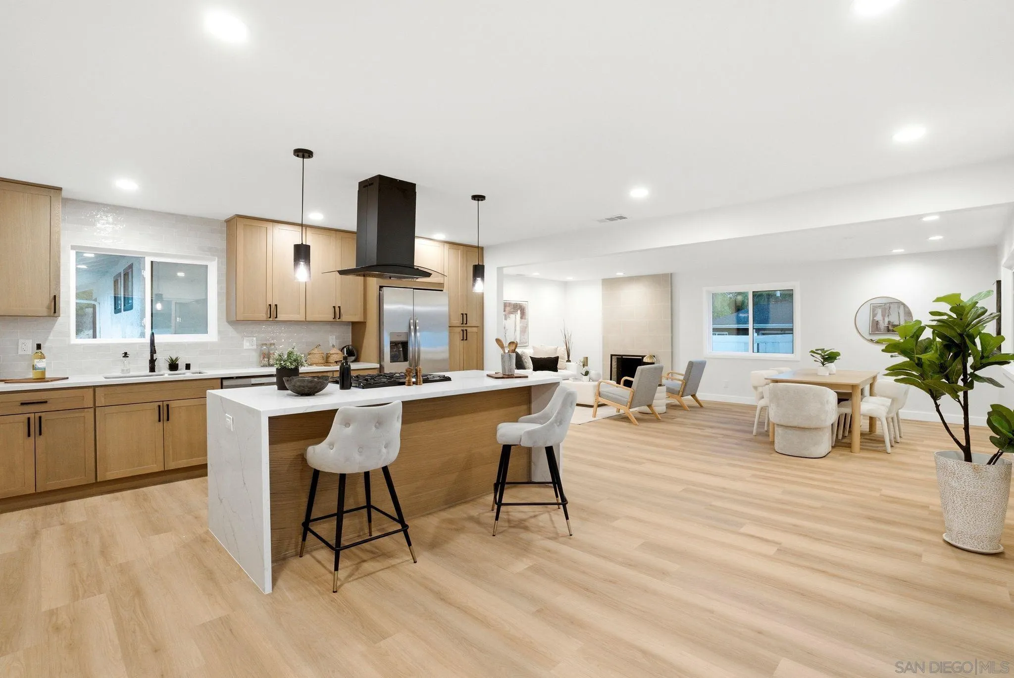 https://cdn.realtyfeed.com/cdn/127/260013535/7ddd64a1bc05ee617112ef0aaa8b5103.webp