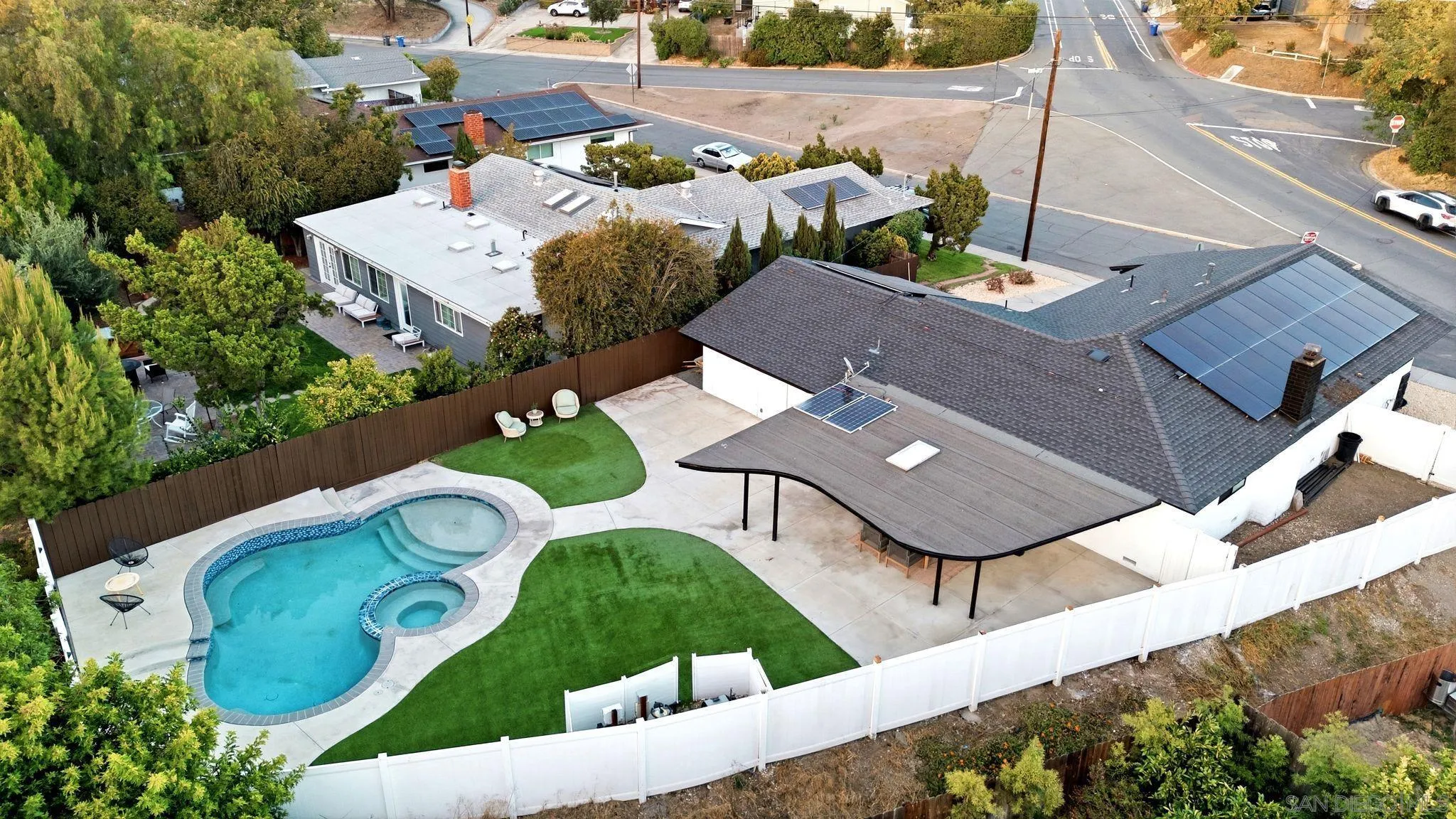https://cdn.realtyfeed.com/cdn/127/260013535/8ad55247729dcc126b0042f2a5a50419.webp