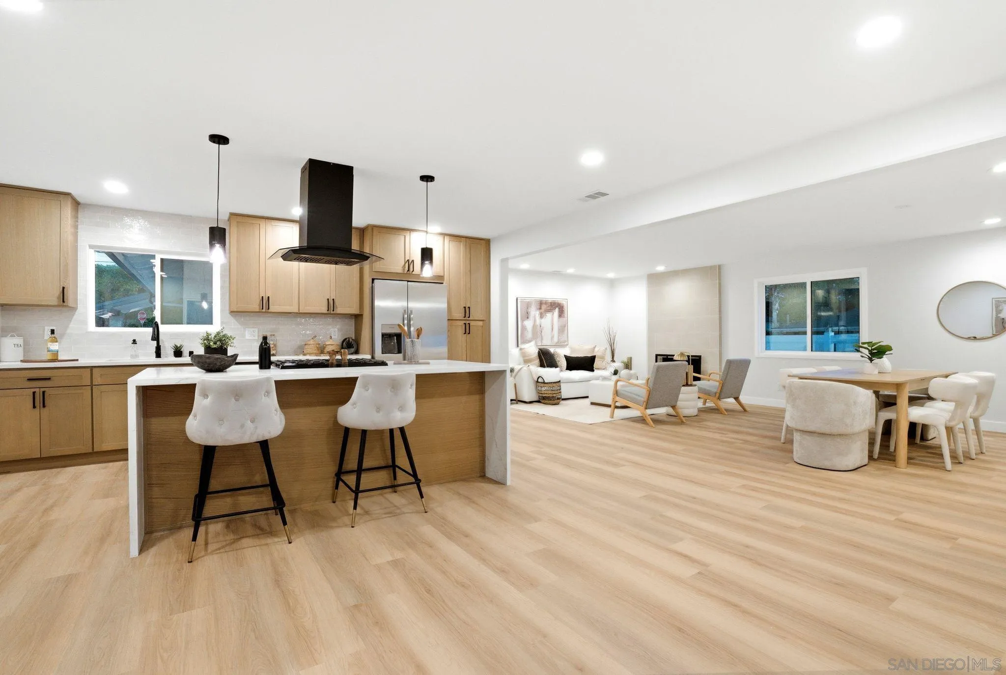 https://cdn.realtyfeed.com/cdn/127/260013535/cfcf657b78de05dfd81614d6c5b7b585.webp