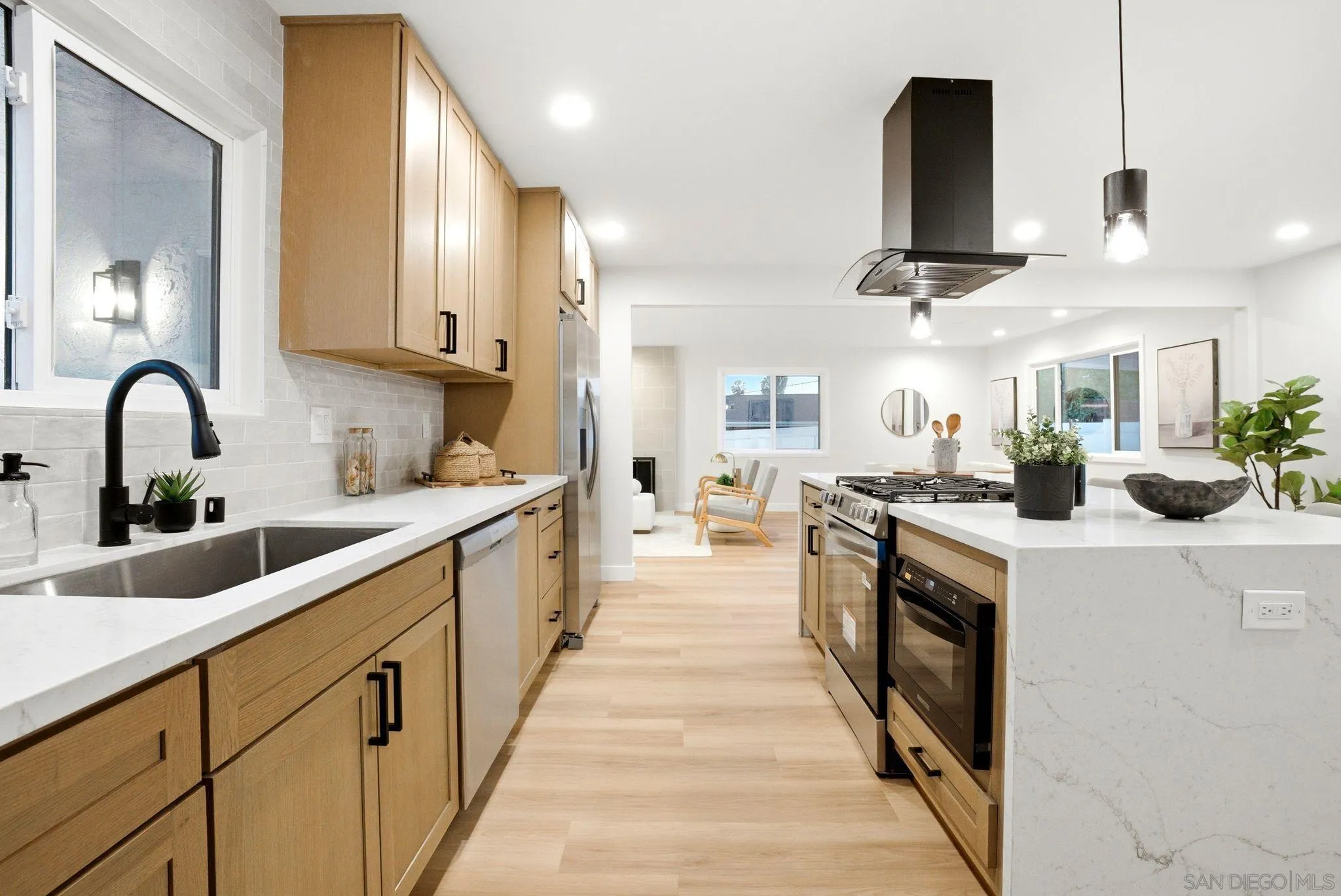 https://cdn.realtyfeed.com/cdn/127/260013535/e4d148b1725d52c8e2e52f7f77b0eb6a.webp