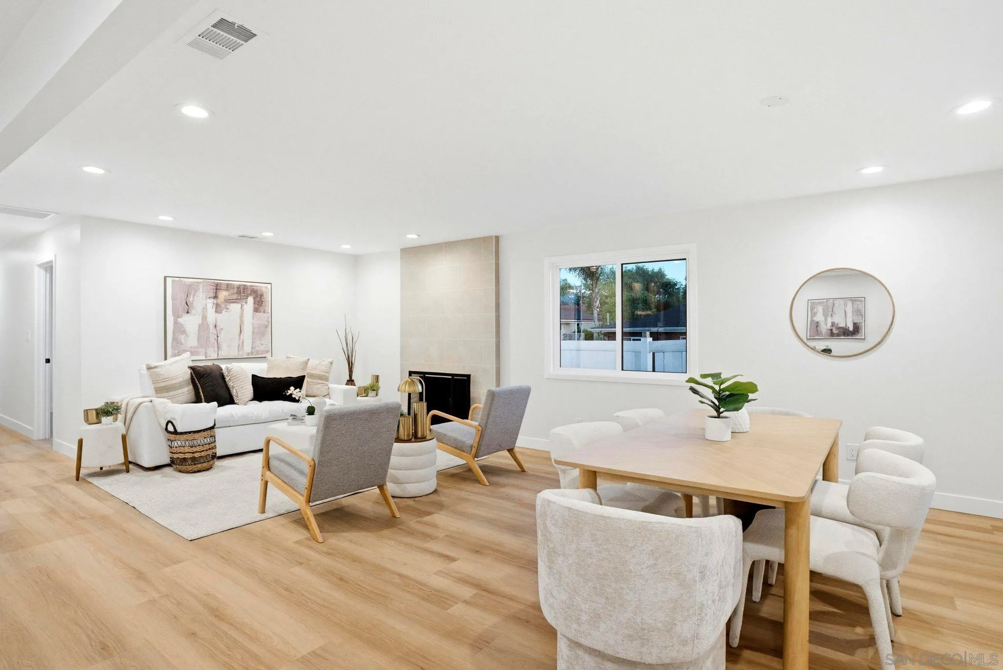 https://cdn.realtyfeed.com/cdn/127/260013535/ed45b357d6a6fac7ffcec00ec5d88295.webp