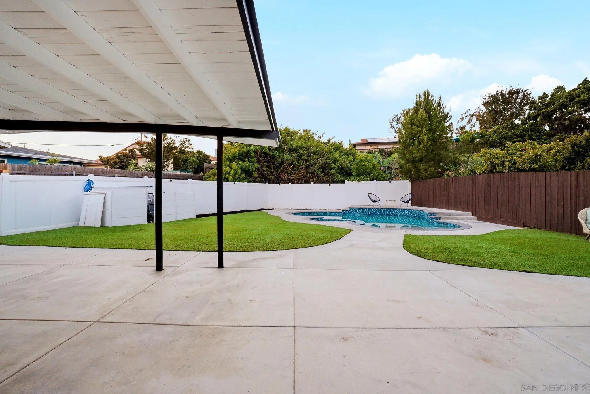 https://cdn.realtyfeed.com/cdn/127/260013535/f571929ddf95e60cd4d1e3727e5ca8e9.webp