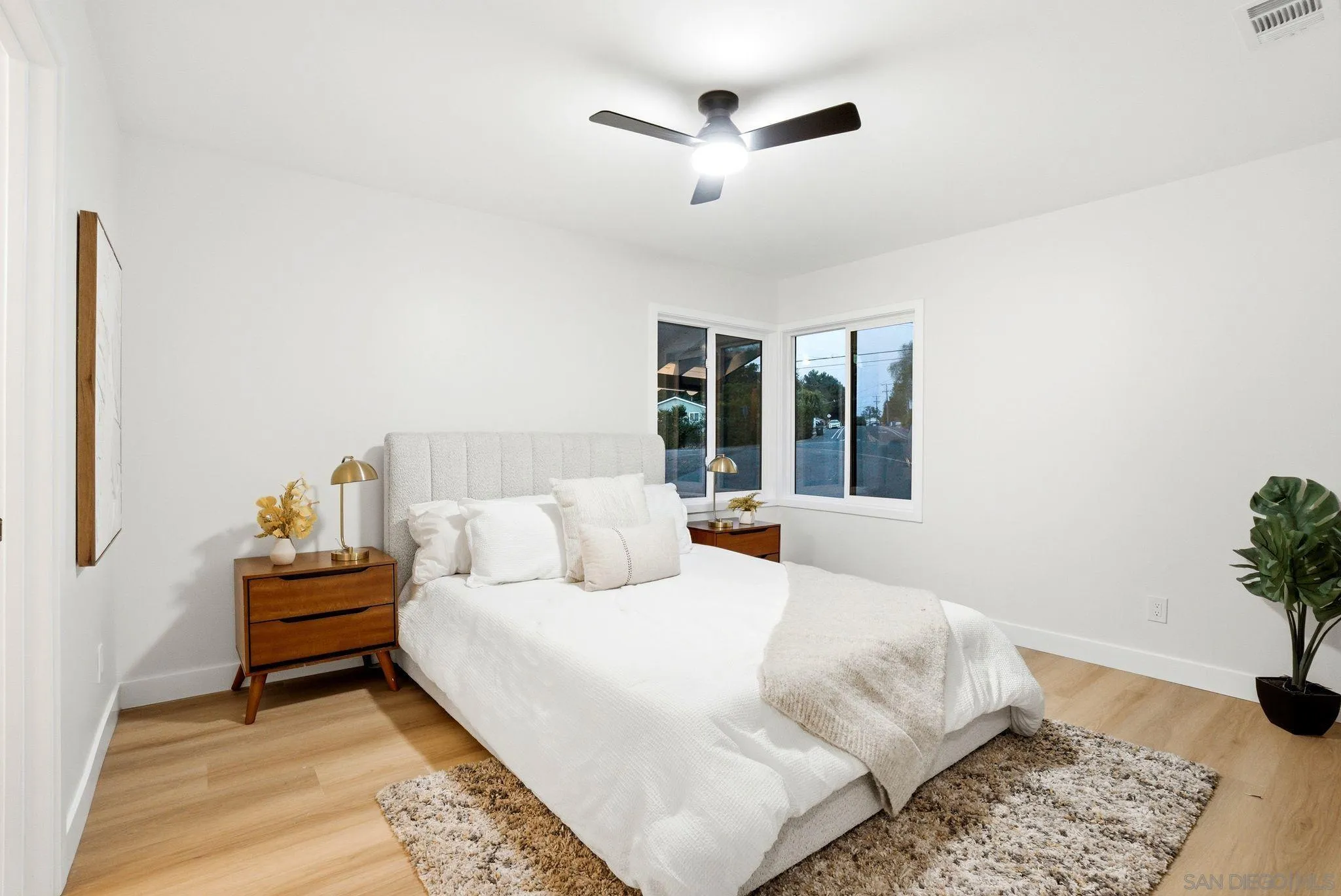 https://cdn.realtyfeed.com/cdn/127/260013535/f9856aef7870686a932edbfa1ebde3c5.webp
