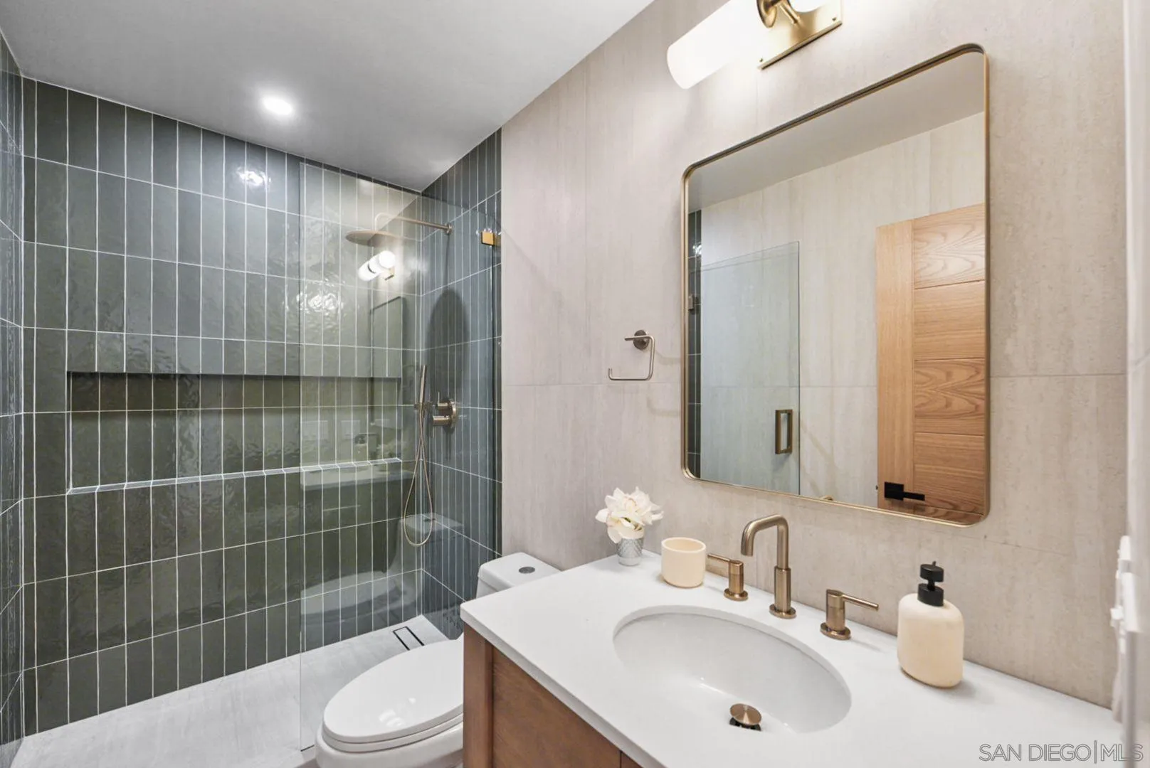 Photo #37: 260013539 Listing: Photo #37
