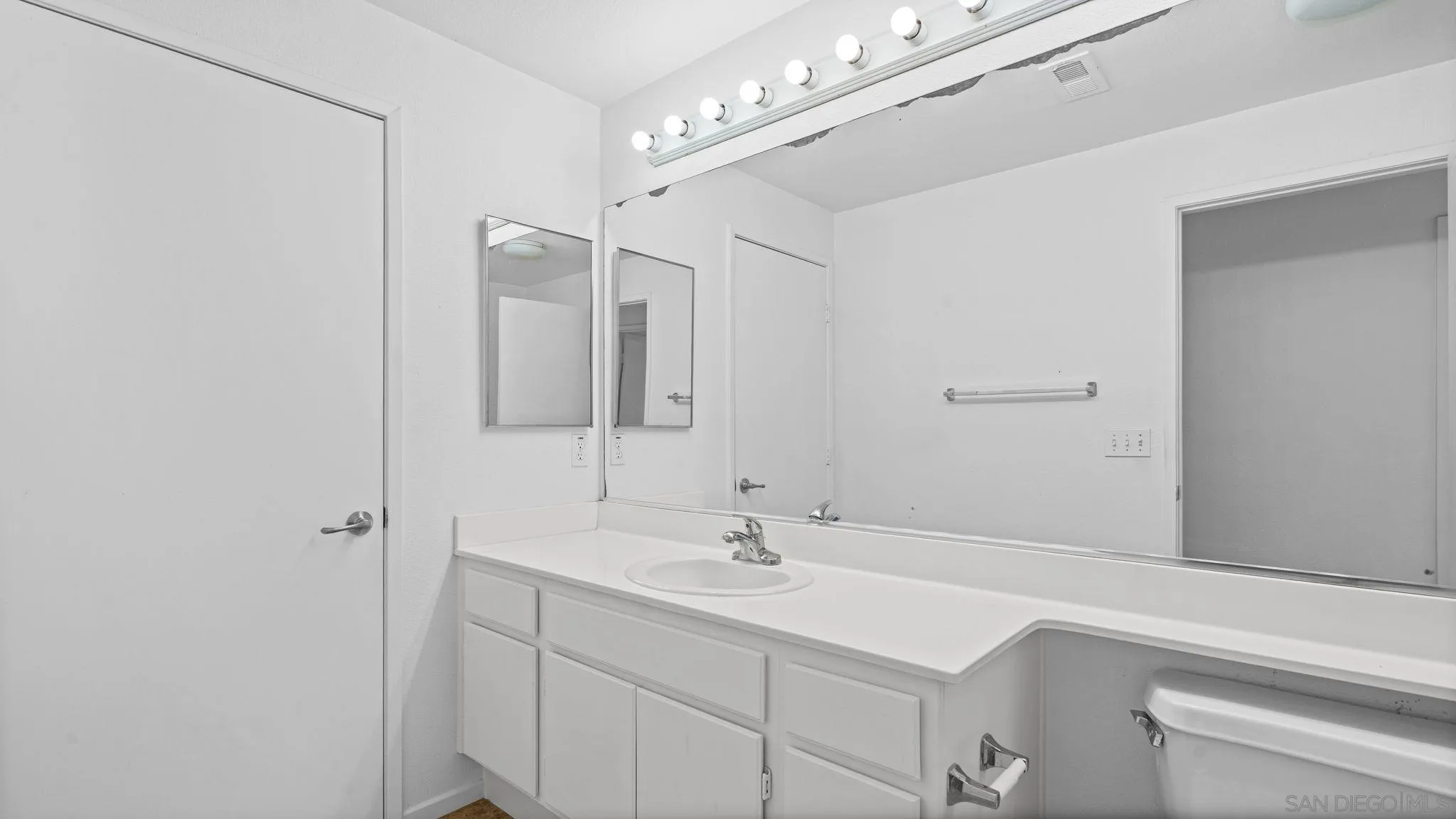 Photo #9: 260013540 Listing: Photo #9