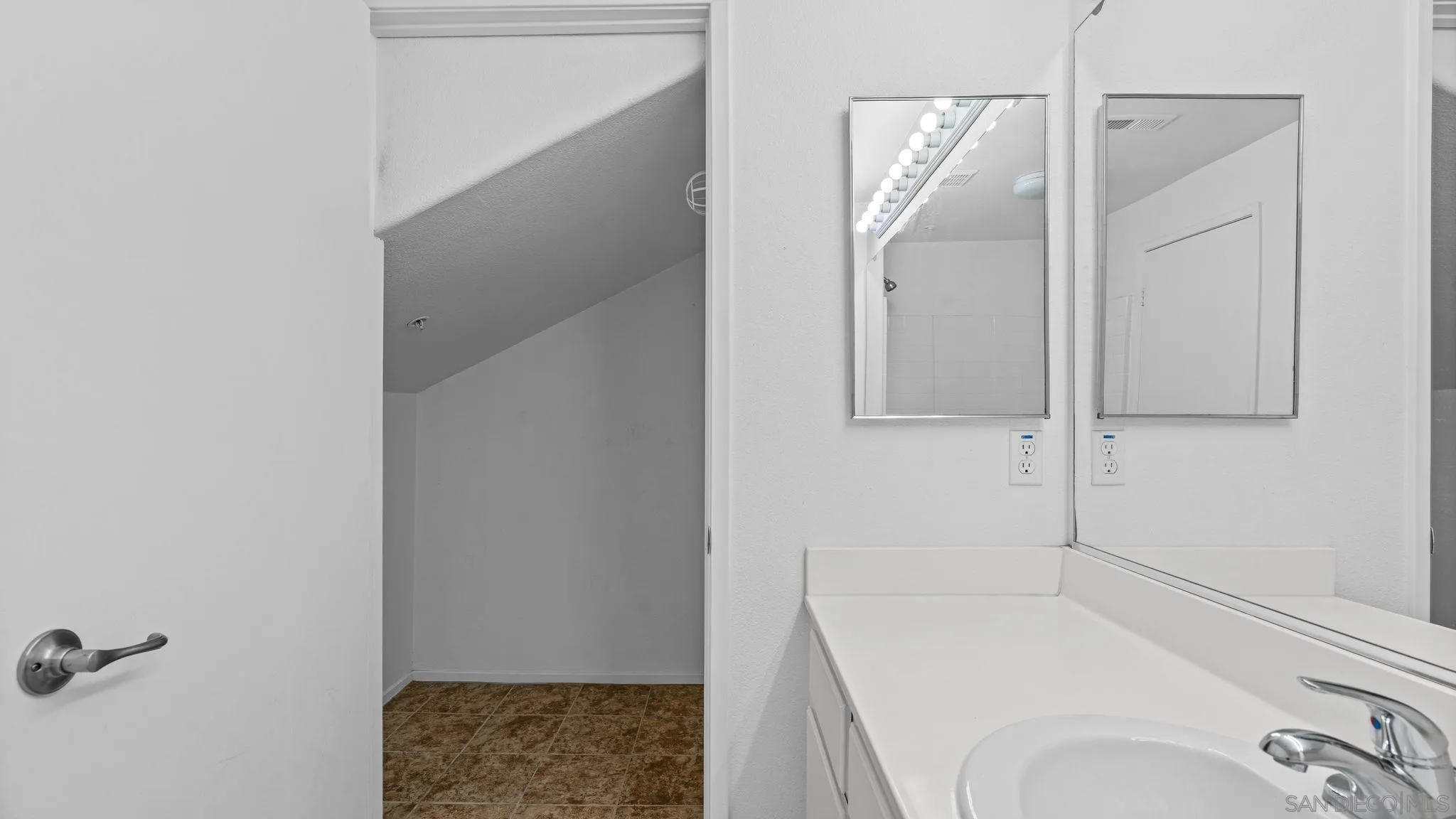 Photo #6: 260013540 Listing: Photo #6
