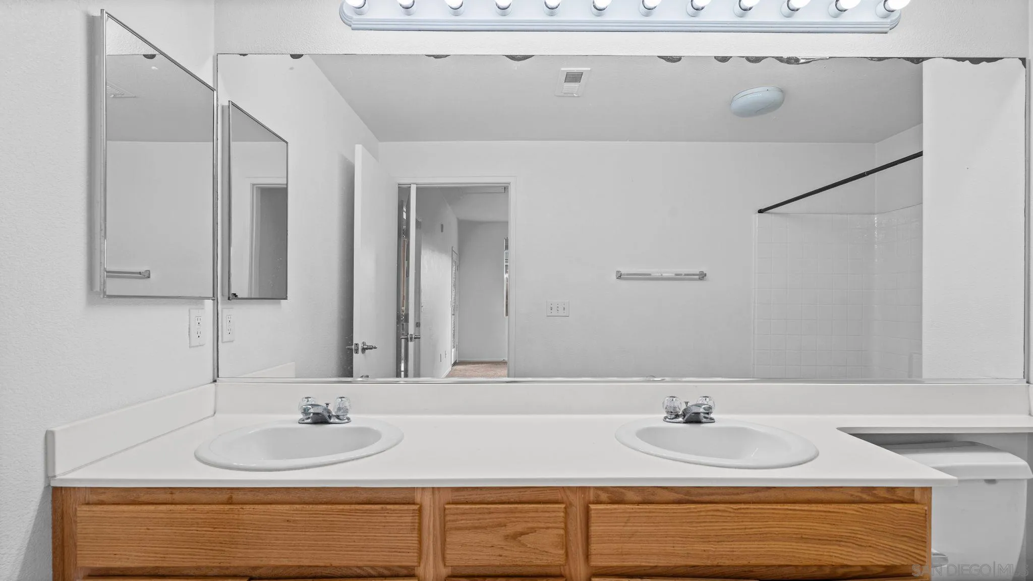 Photo #22: 260013540 Listing: Photo #22