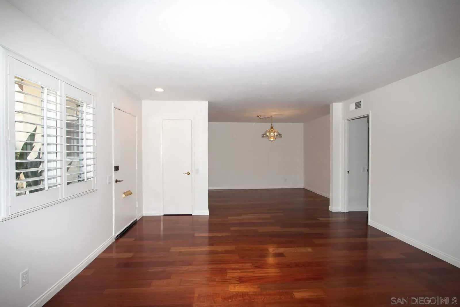 Photo #9: 260013542 Listing: Photo #9