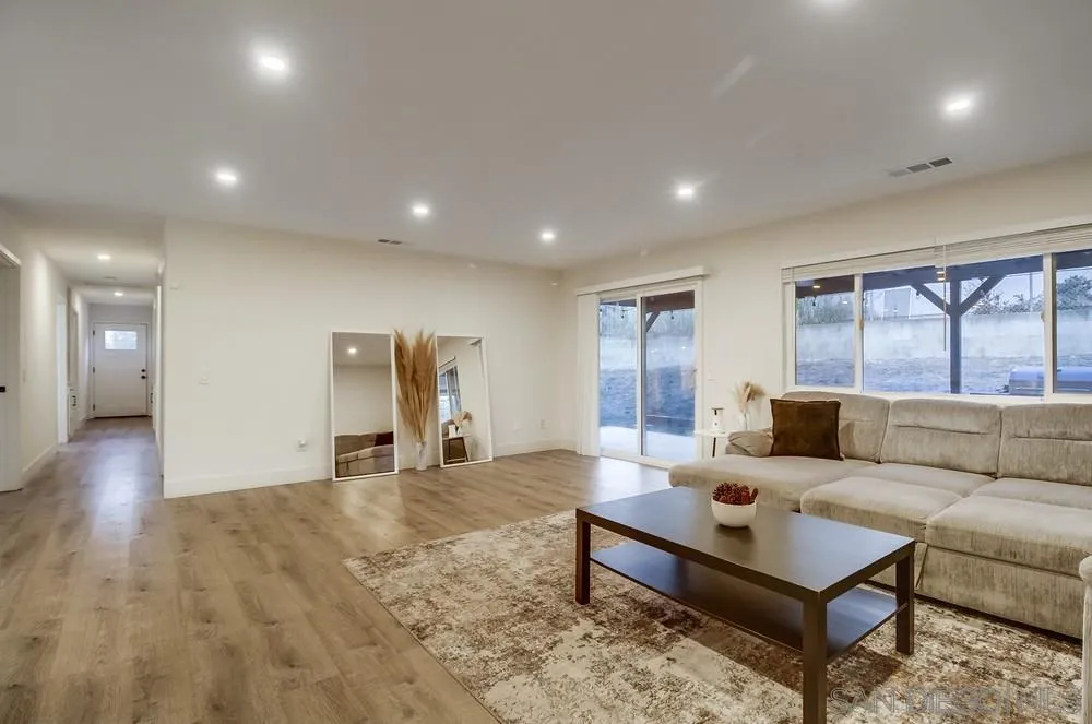 https://cdn.realtyfeed.com/cdn/127/260013543/dc7a9f740845eb5c333d6d91a57e9e61.webp