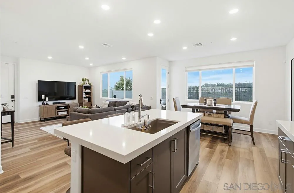 Photo #13: 260013544 Listing: Photo #13