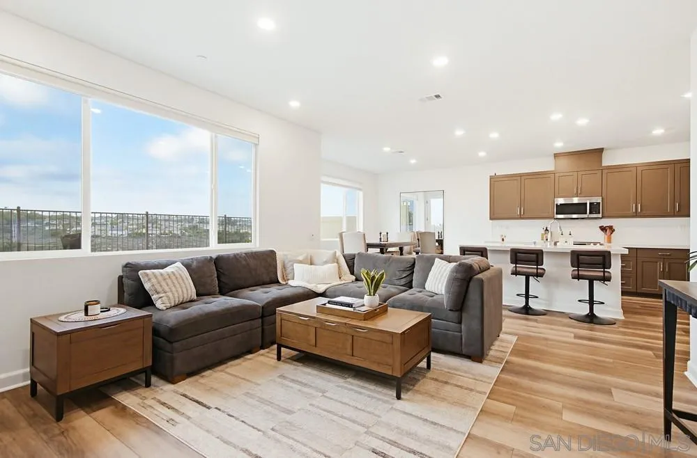 Photo #5: 260013544 Listing: Photo #5