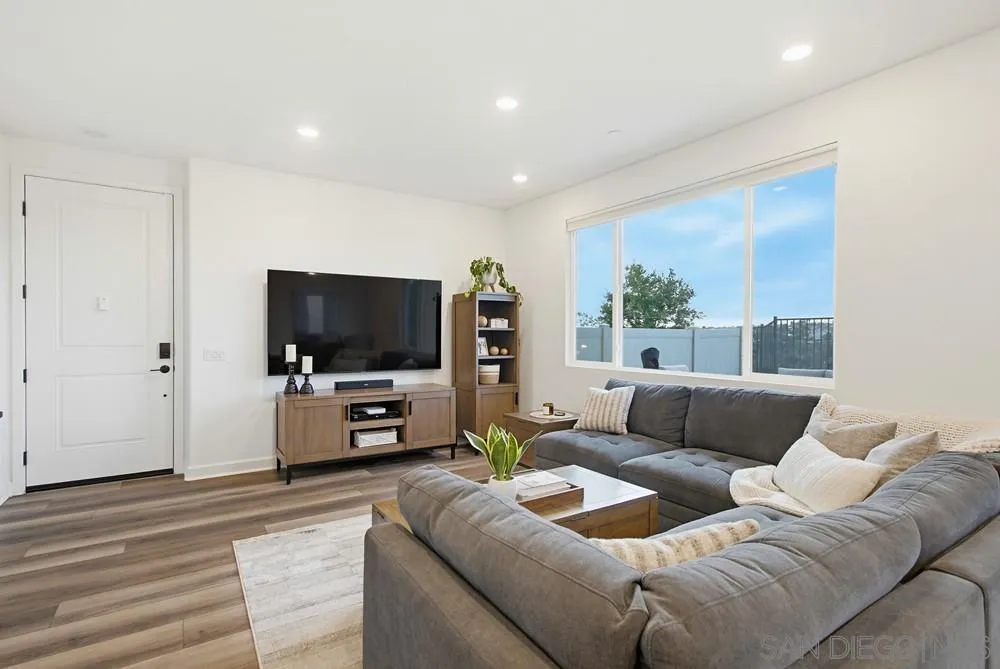 Photo #8: 260013544 Listing: Photo #8