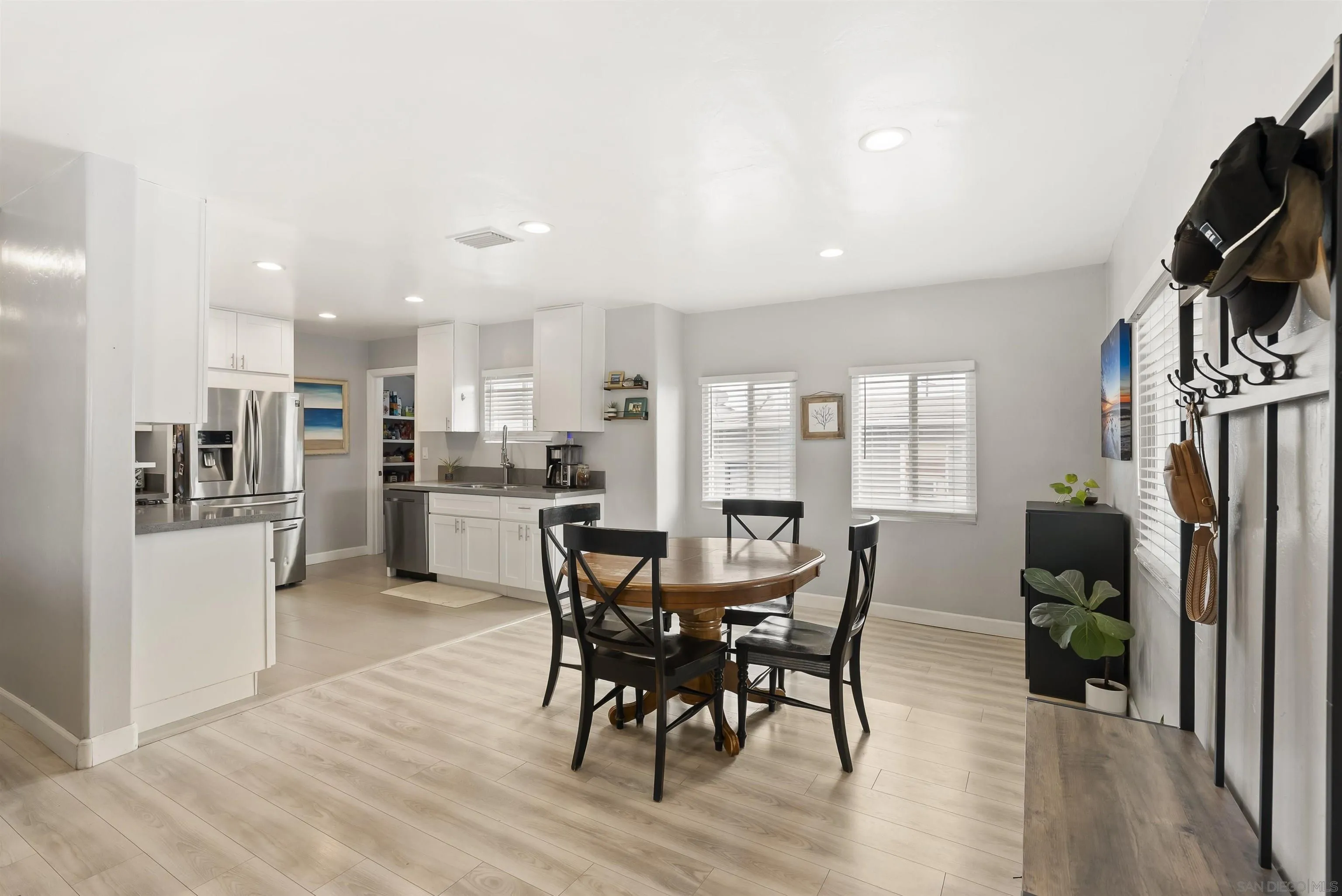 https://cdn.realtyfeed.com/cdn/127/260013545/28d59b5d0f530fca1792df467525f1aa.webp
