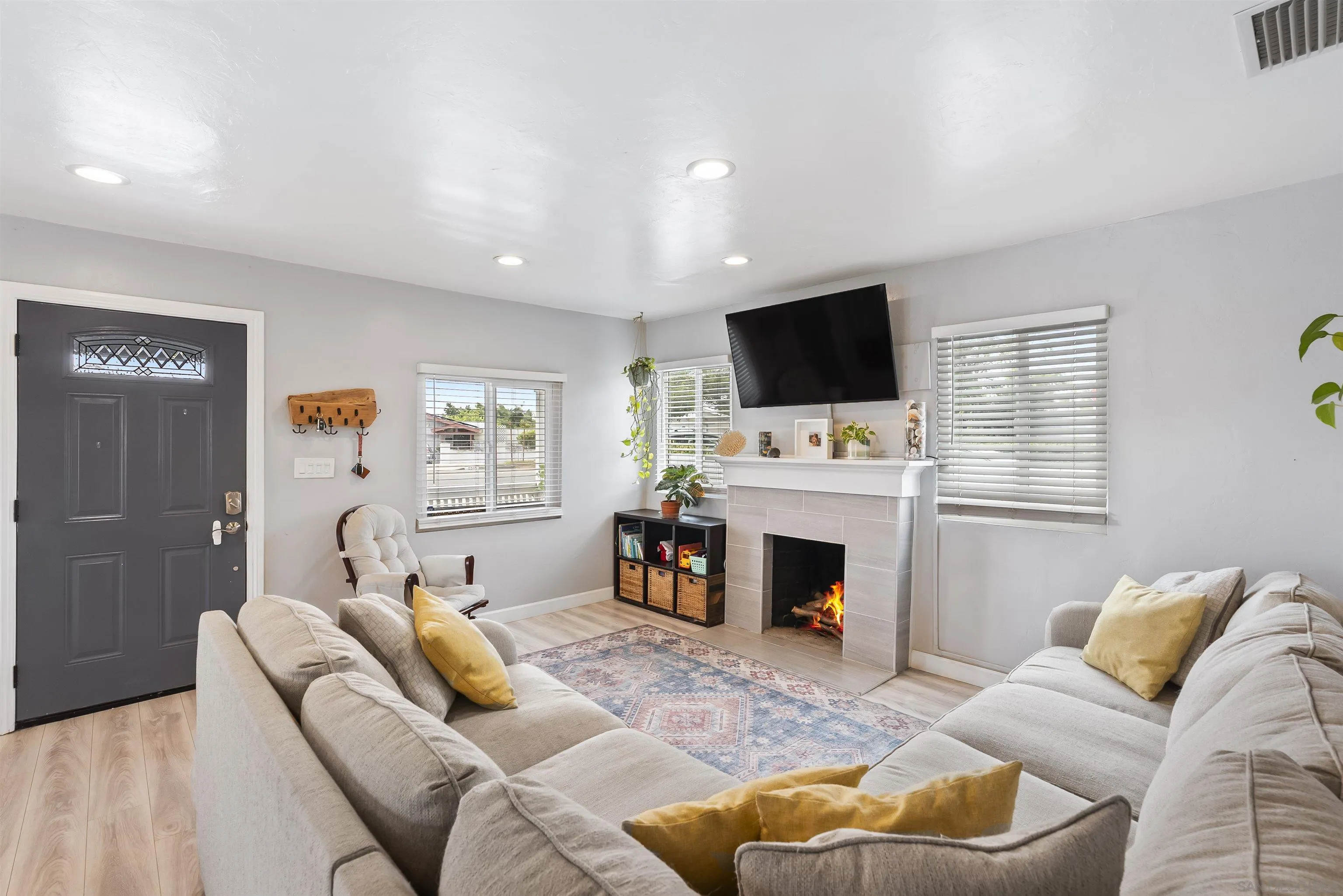 https://cdn.realtyfeed.com/cdn/127/260013545/91c3e24e15aeb64cb9e147e72a9b89f5.webp