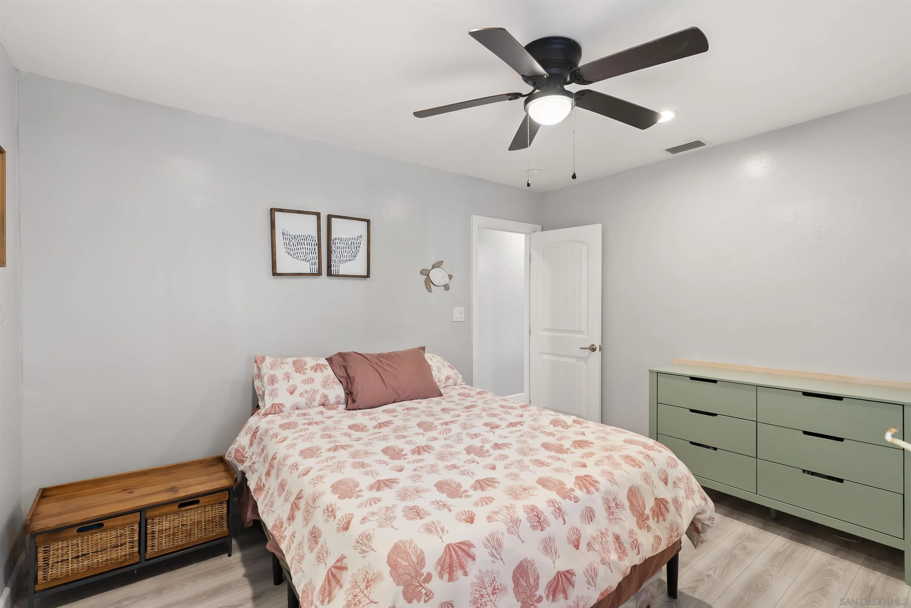 https://cdn.realtyfeed.com/cdn/127/260013545/a359a35b5b8e95712fc5e4cb45840787.webp