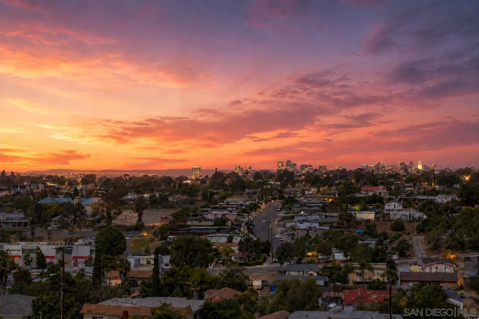 https://cdn.realtyfeed.com/cdn/127/260013545/b132a1f25d510a8988411fda13566aa5.webp
