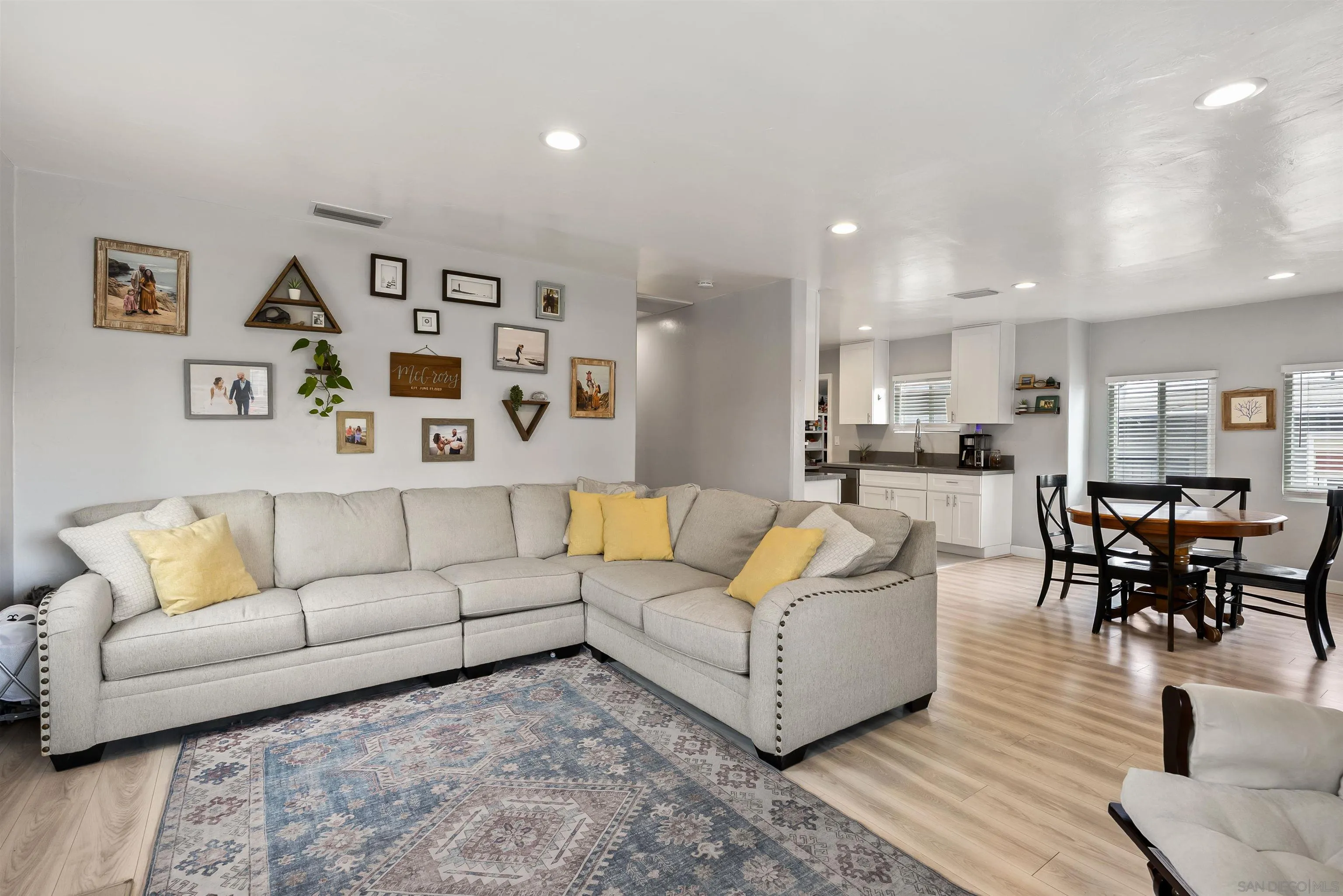 https://cdn.realtyfeed.com/cdn/127/260013545/b31a373b7df767dd5c2b08920161d375.webp