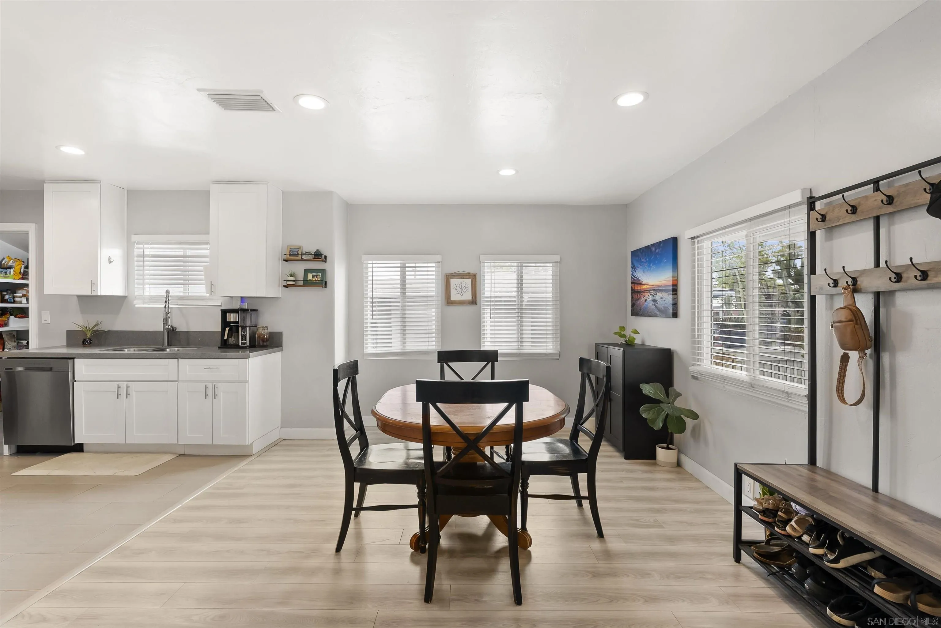 https://cdn.realtyfeed.com/cdn/127/260013545/c881f58f79cf68874c8a3f2291710c18.webp