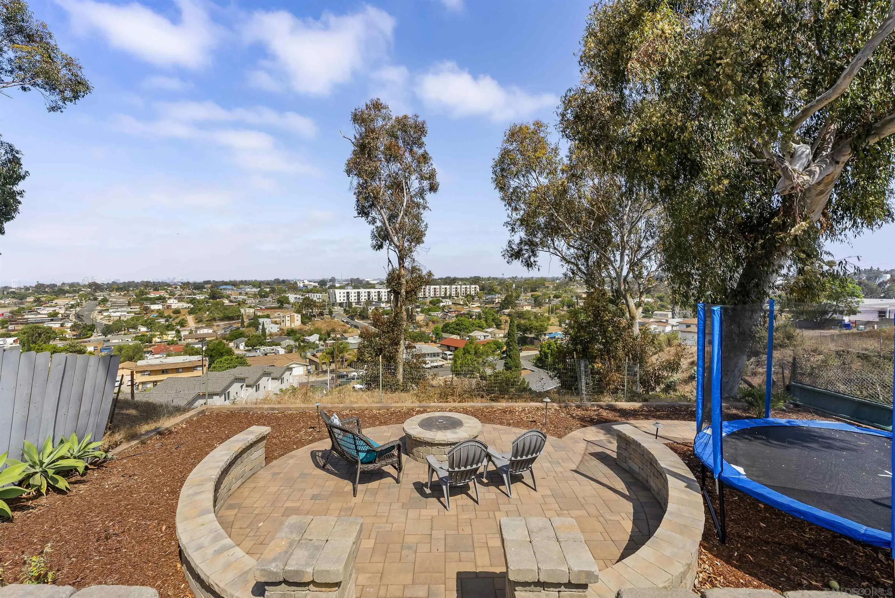 https://cdn.realtyfeed.com/cdn/127/260013545/f5d2327691e6de2ecdc0245eb5827943.webp