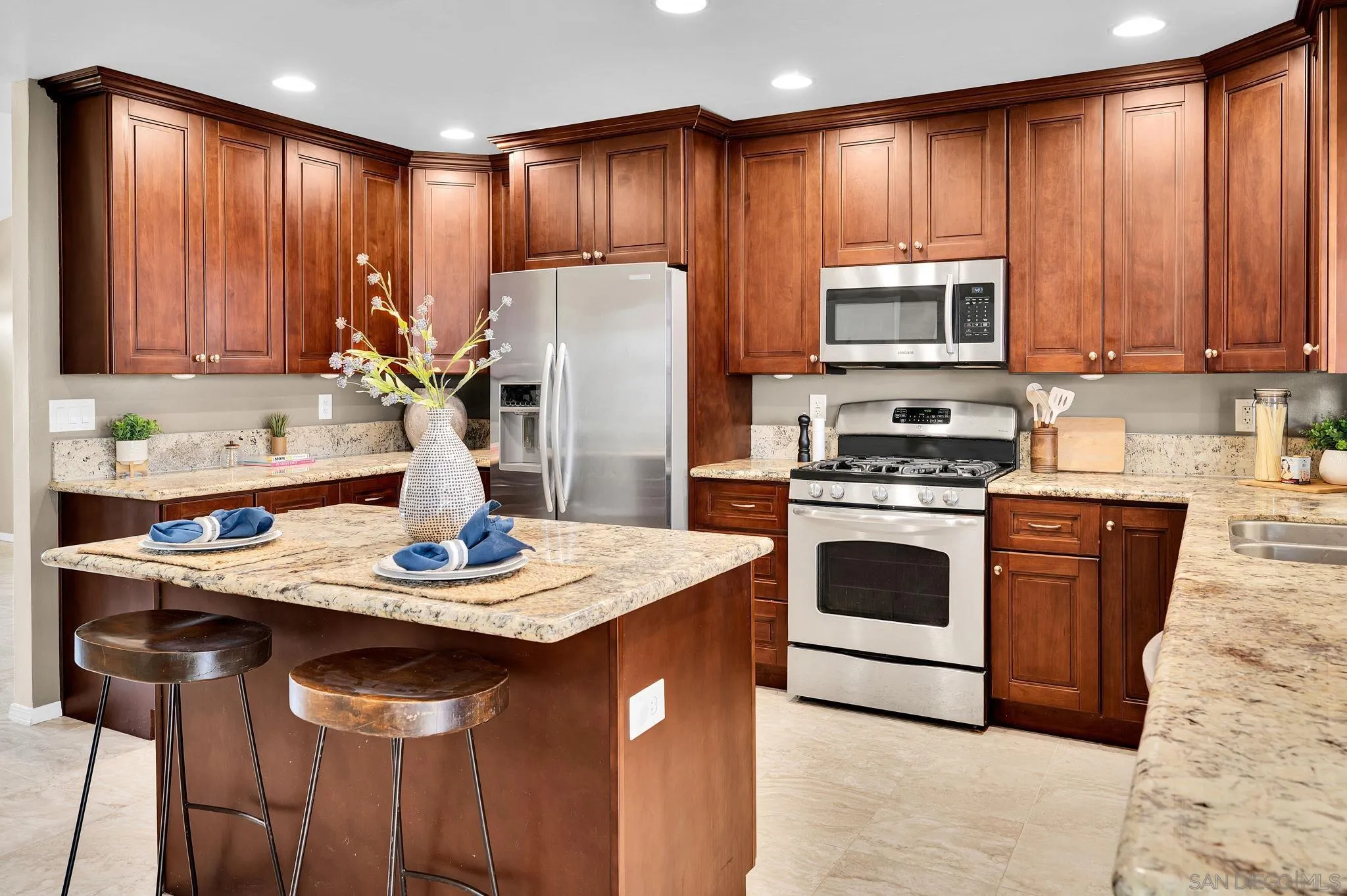 https://cdn.realtyfeed.com/cdn/127/260013549/085f0b46635ecd901965a4d9ec272c8b.webp