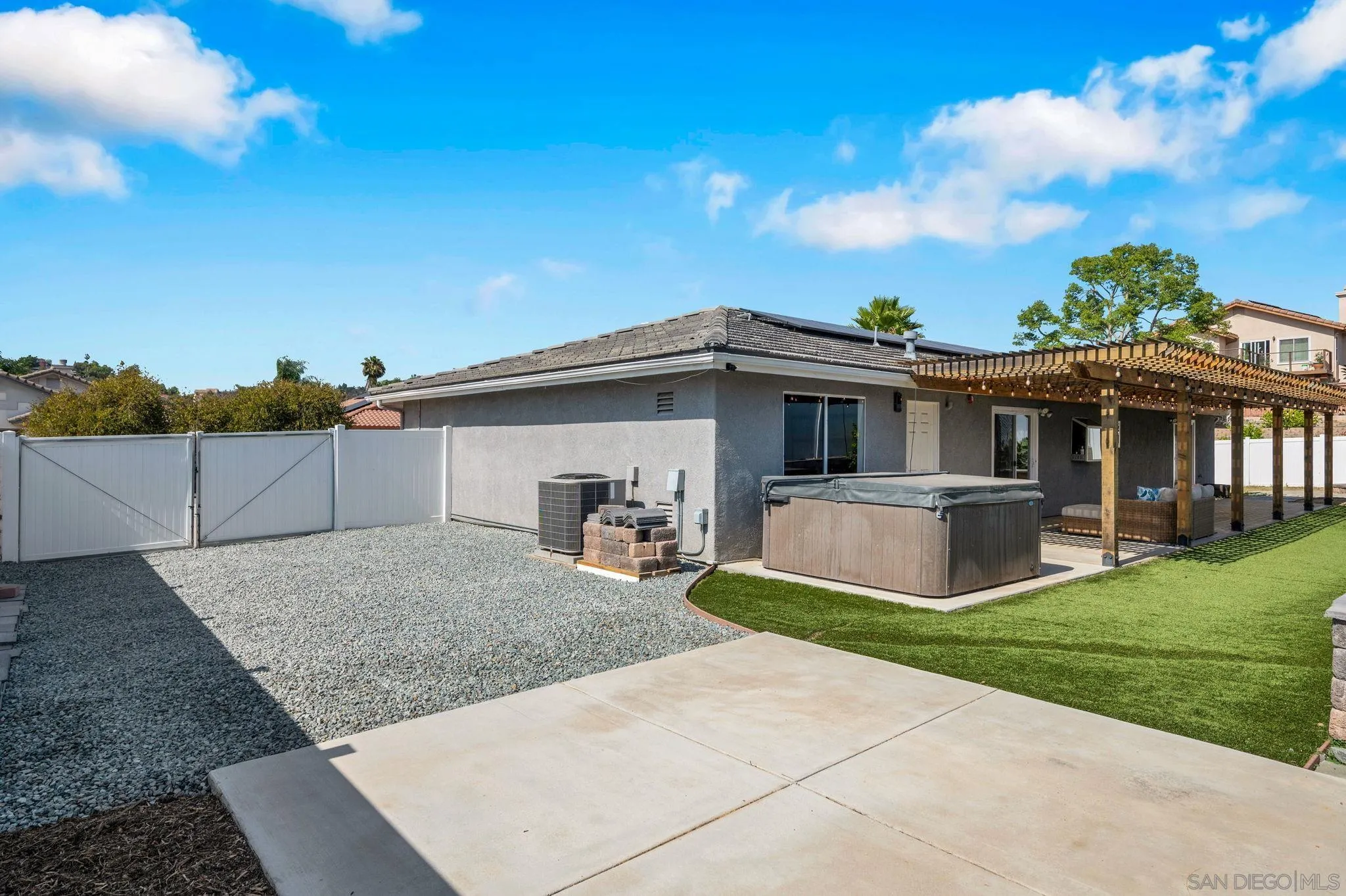 https://cdn.realtyfeed.com/cdn/127/260013549/4ab6bb1fa6461622c5ae018052154611.webp