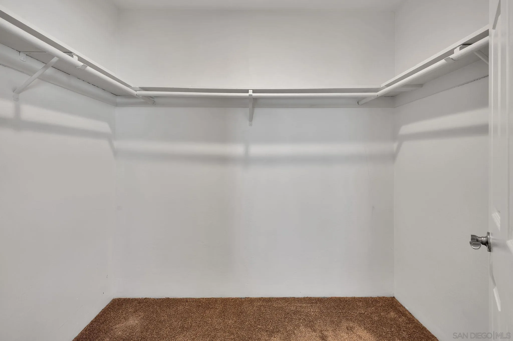 https://cdn.realtyfeed.com/cdn/127/260013549/768631422cef195326d574c14a9eee62.webp