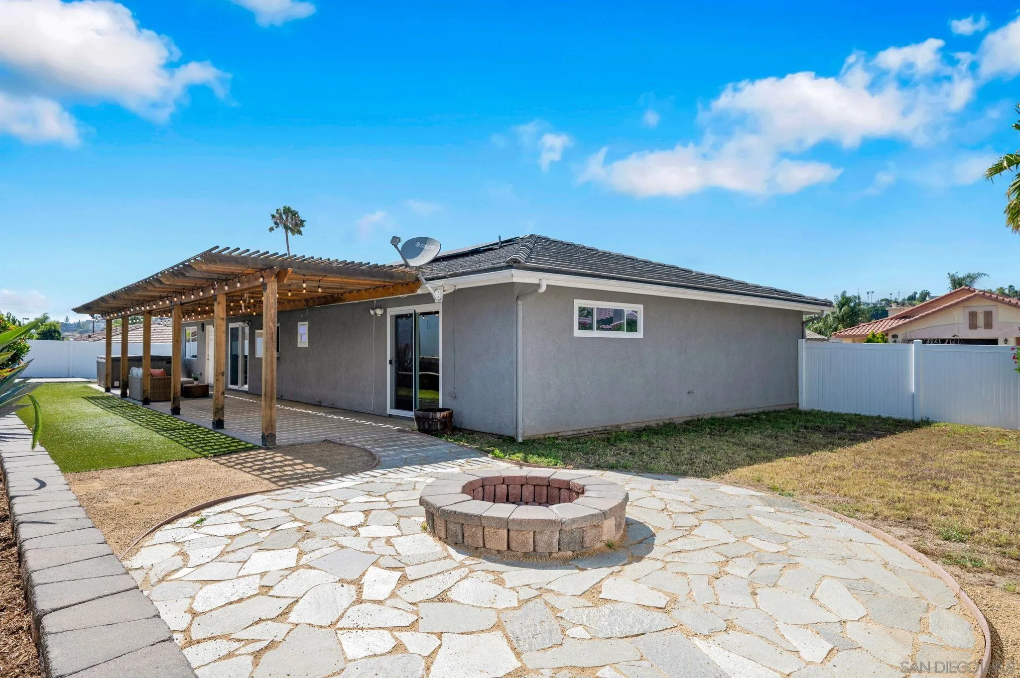 https://cdn.realtyfeed.com/cdn/127/260013549/a4702e401915de6197f174cfc98975d6.webp
